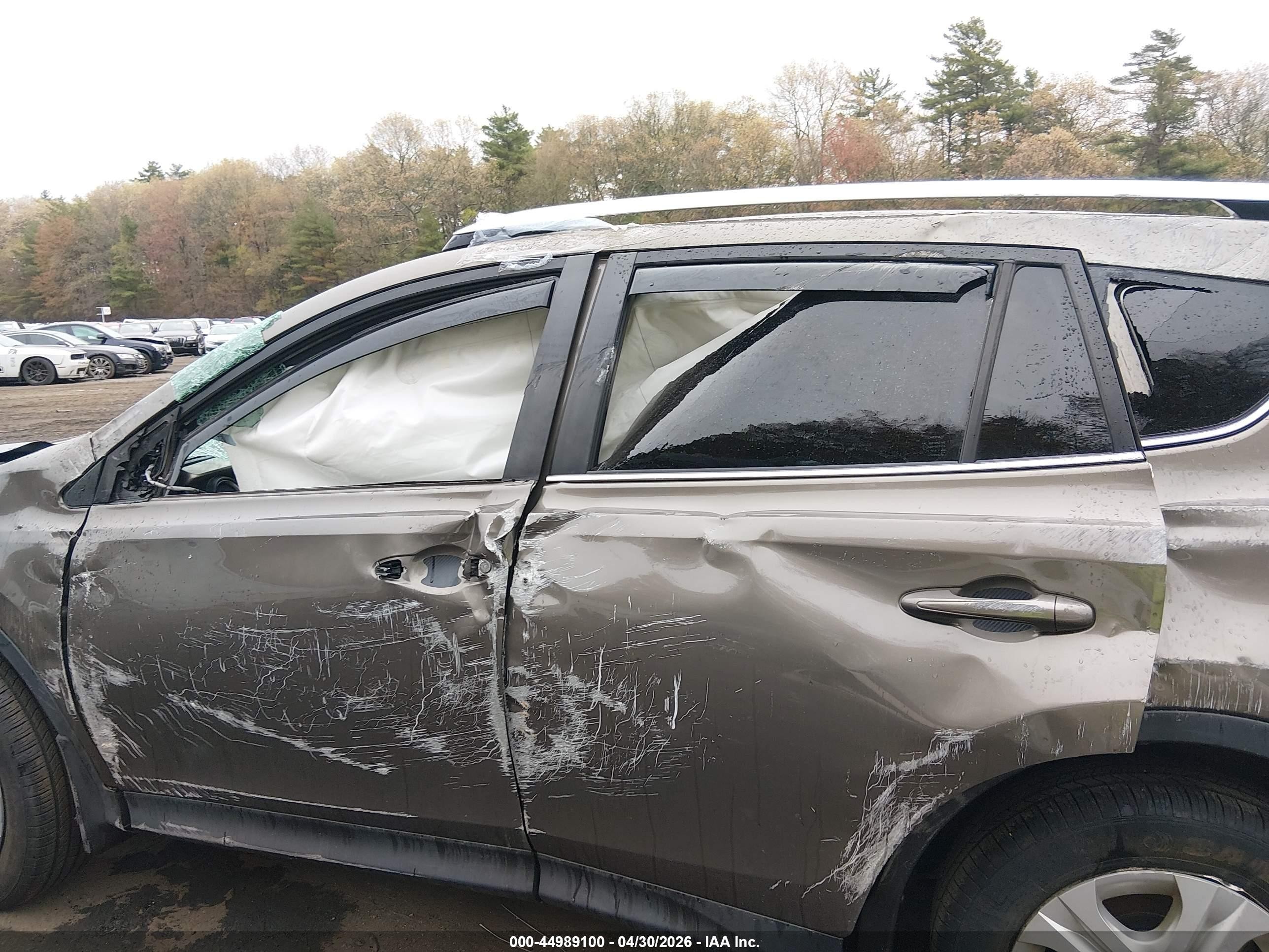 2015 Toyota Rav4 Le Brown vin: JTMBFREV5FD130177