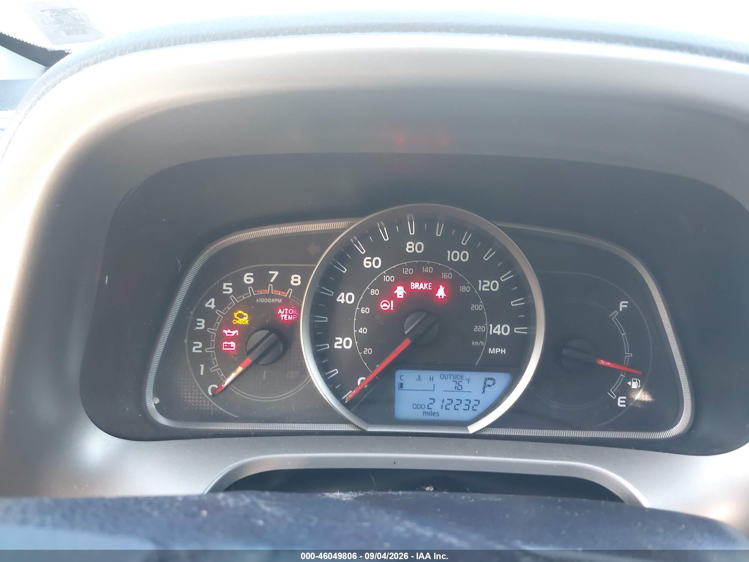 2015 Toyota Rav4 Le White vin: JTMBFREV5FD156214