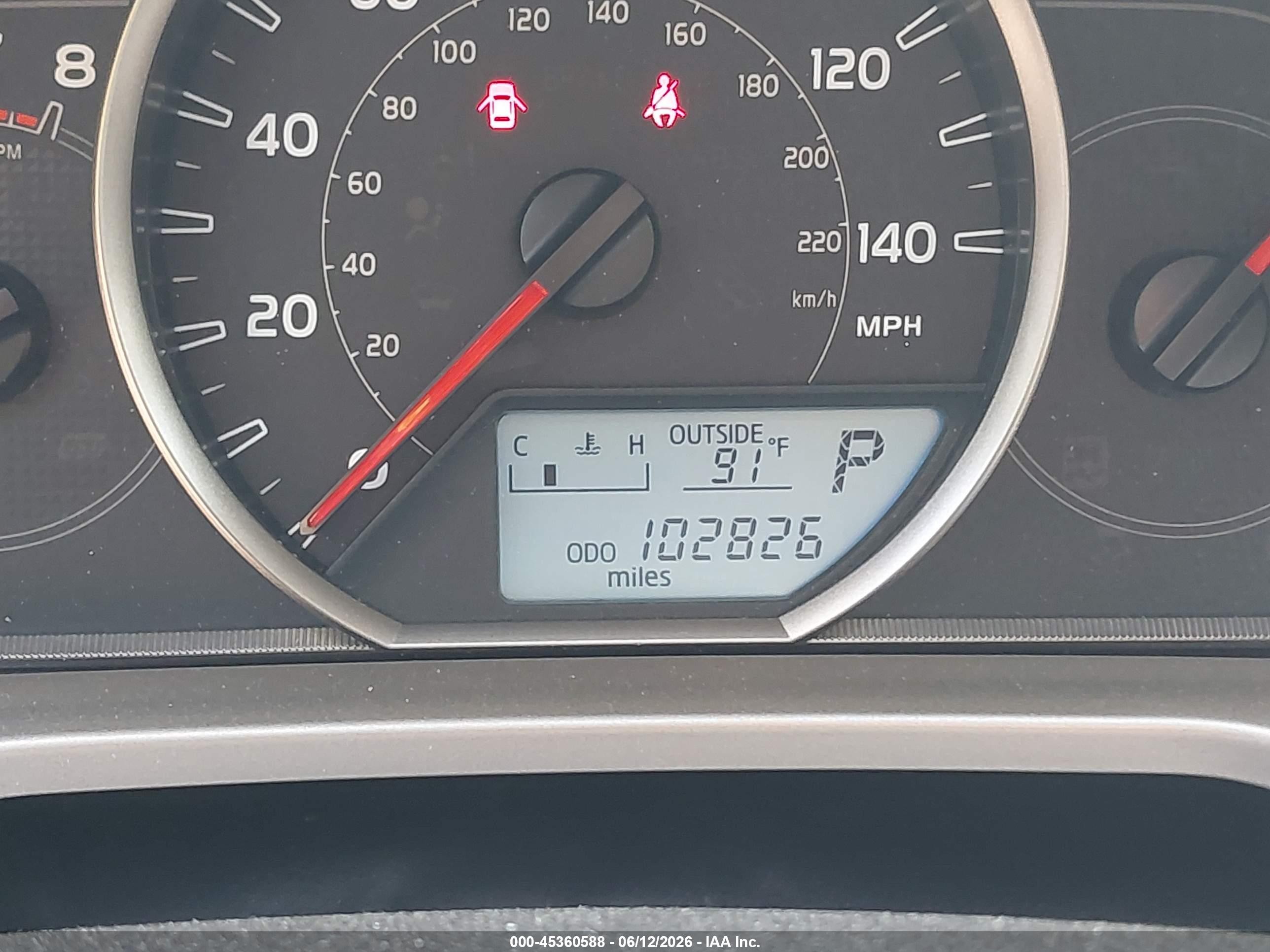 2015 Toyota Rav4 Le Silver vin: JTMBFREV5FJ030145