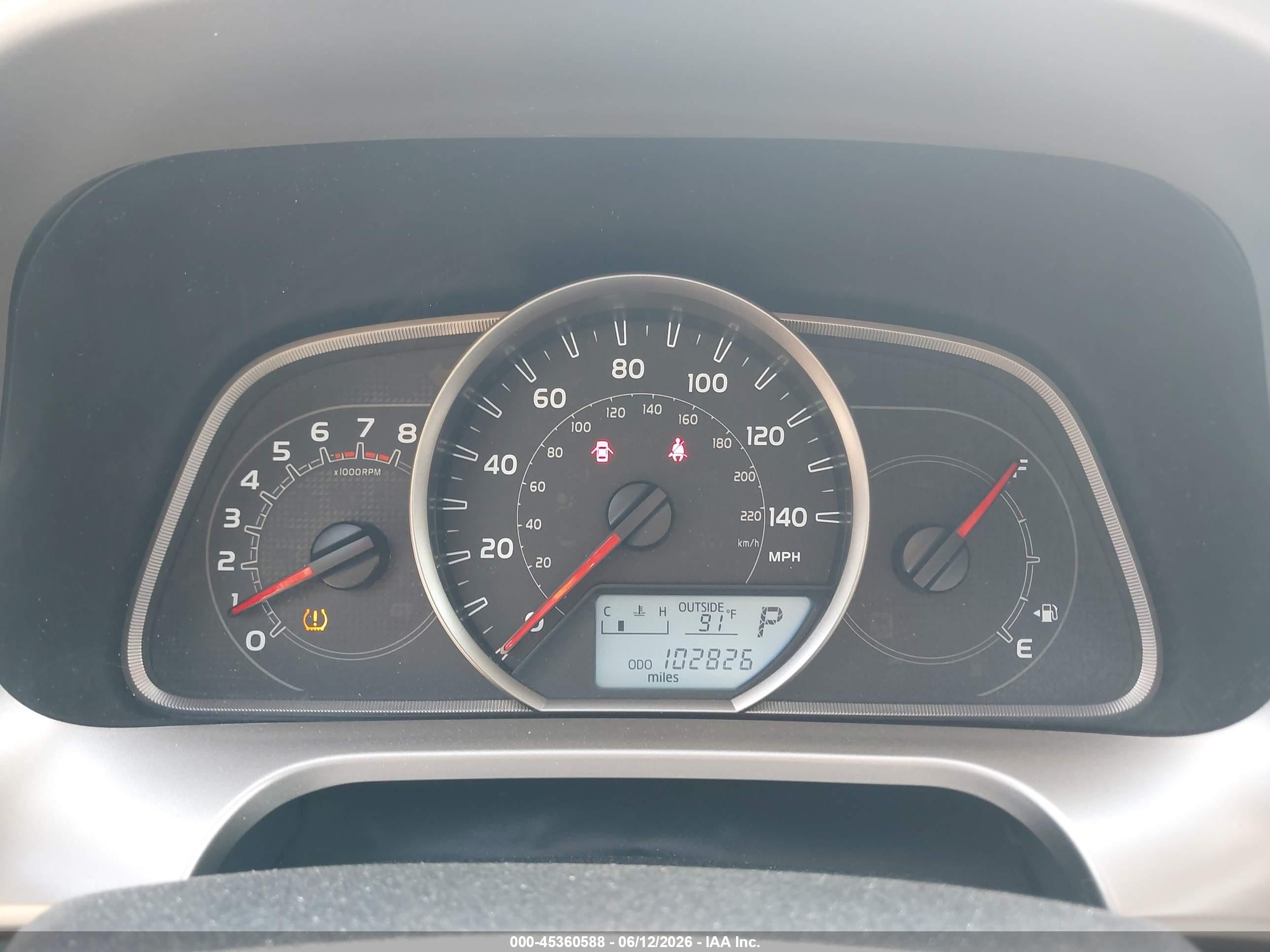 2015 Toyota Rav4 Le Silver vin: JTMBFREV5FJ030145