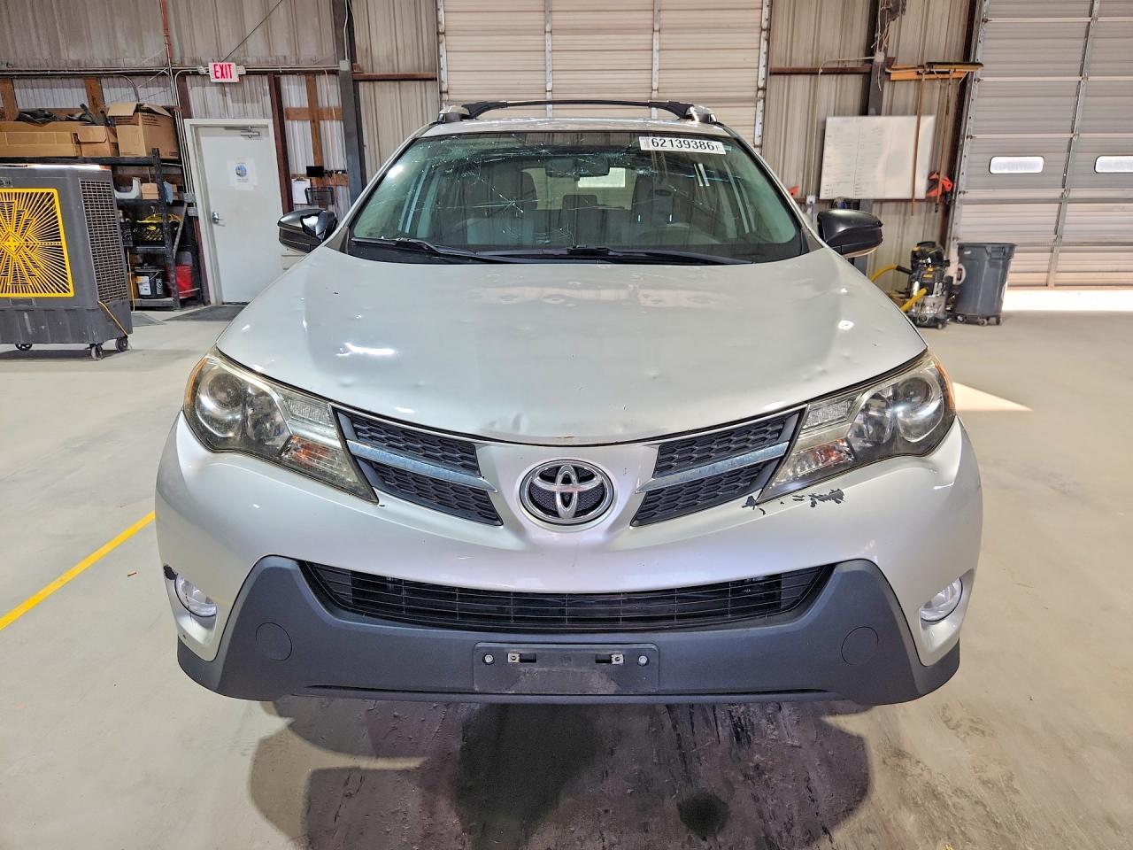 2015 Toyota Rav4 Le Silver vin: JTMBFREV5FJ037158