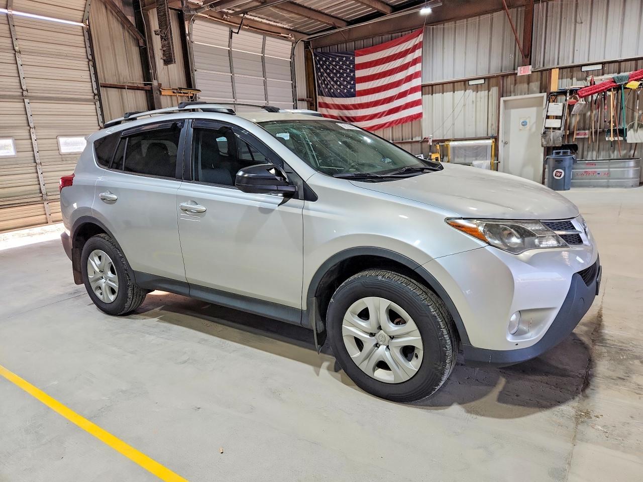 2015 Toyota Rav4 Le Silver vin: JTMBFREV5FJ037158