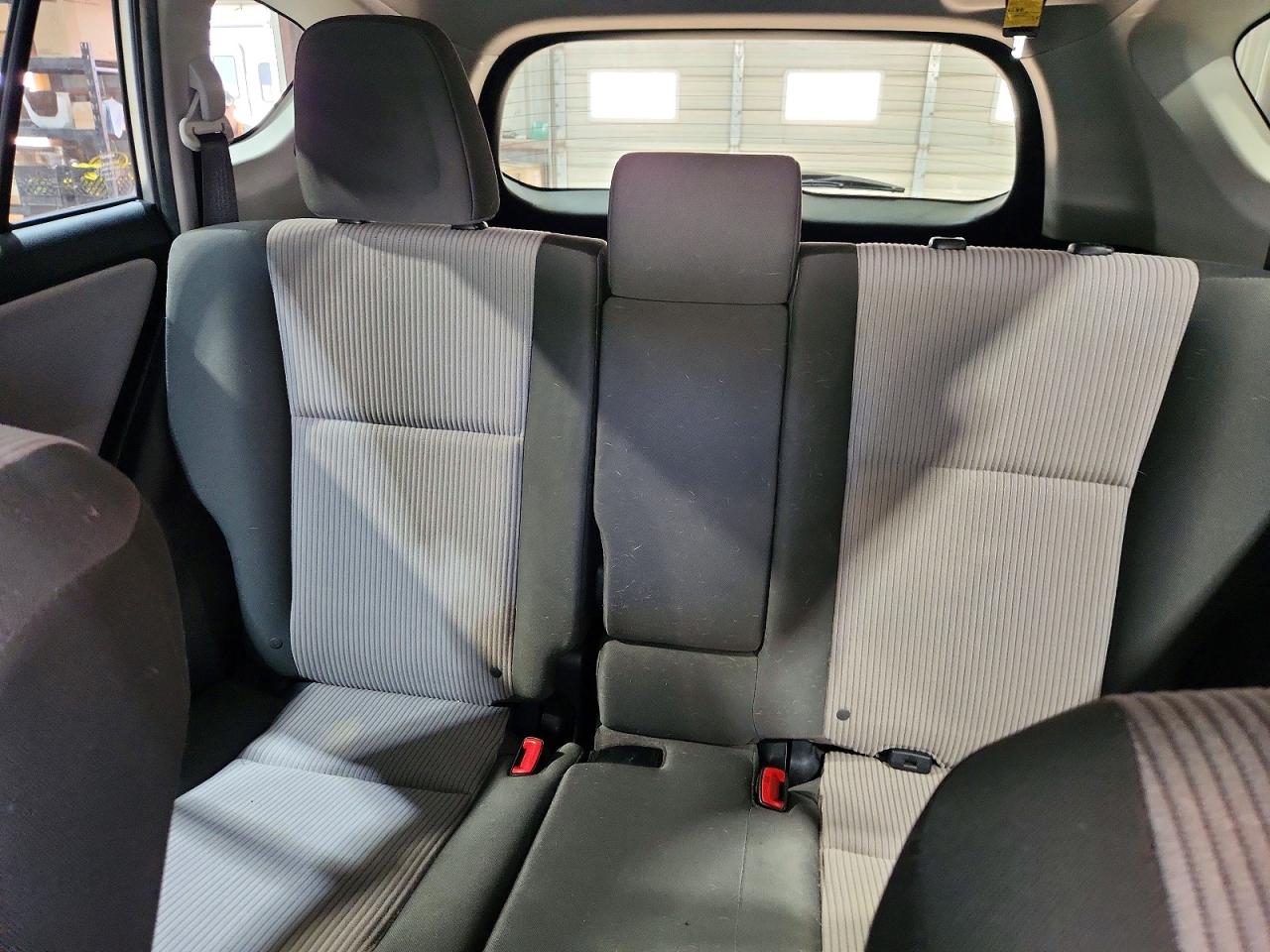 2015 Toyota Rav4 Le Silver vin: JTMBFREV5FJ037158