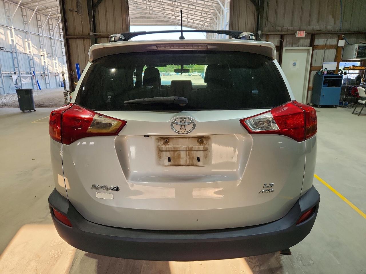 2015 Toyota Rav4 Le Silver vin: JTMBFREV5FJ037158