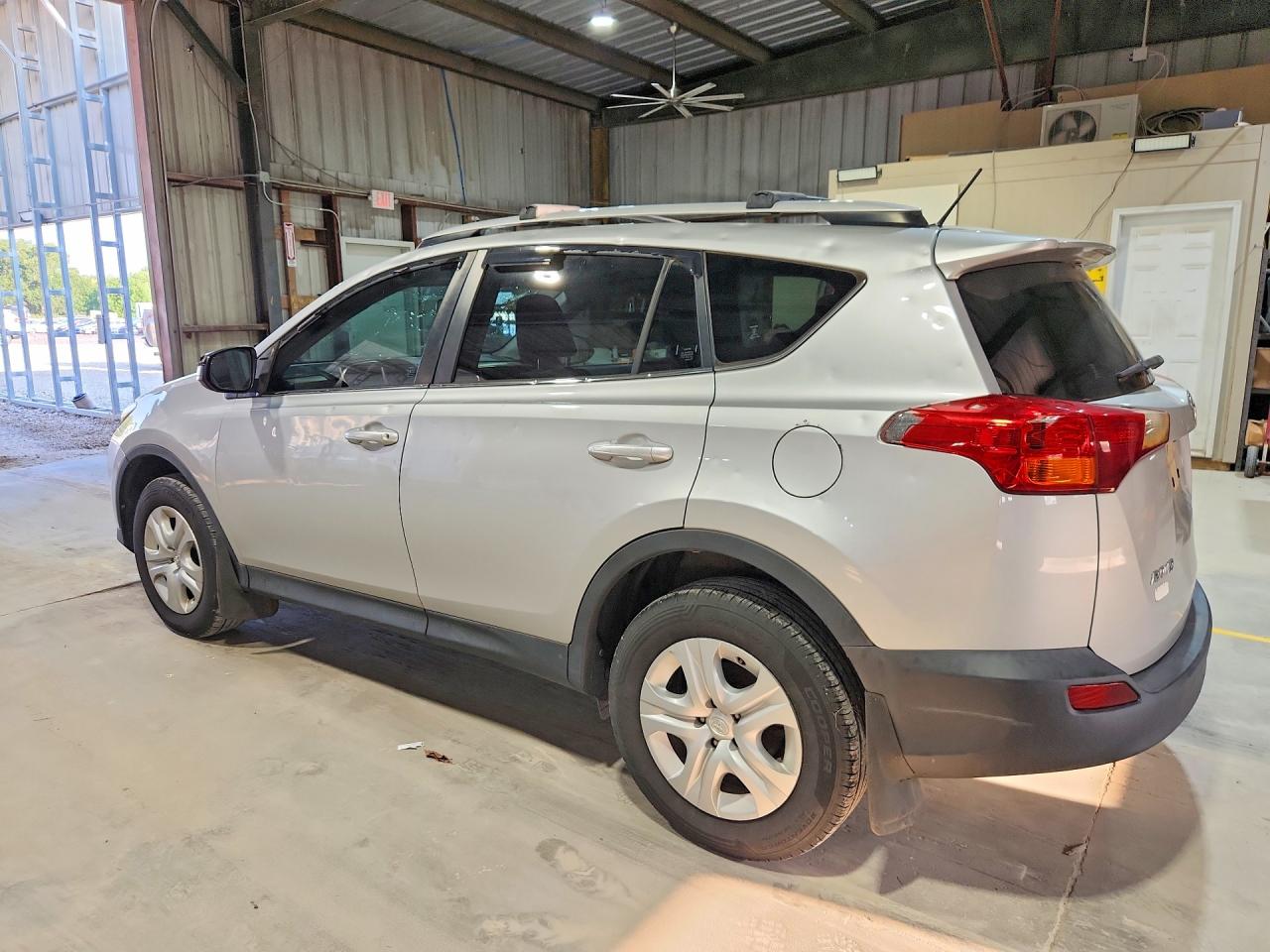 2015 Toyota Rav4 Le Silver vin: JTMBFREV5FJ037158