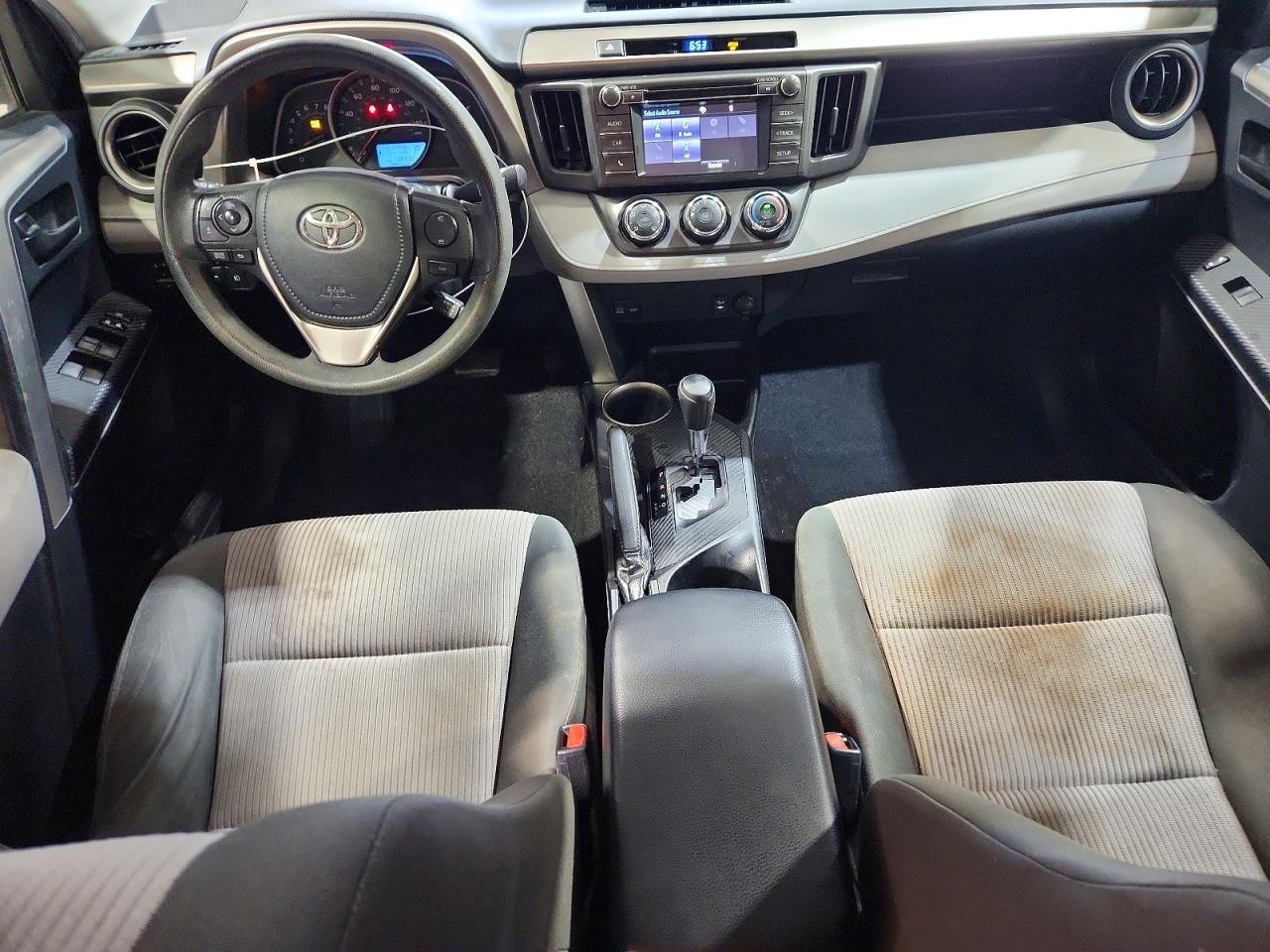 2015 Toyota Rav4 Le Silver vin: JTMBFREV5FJ037158