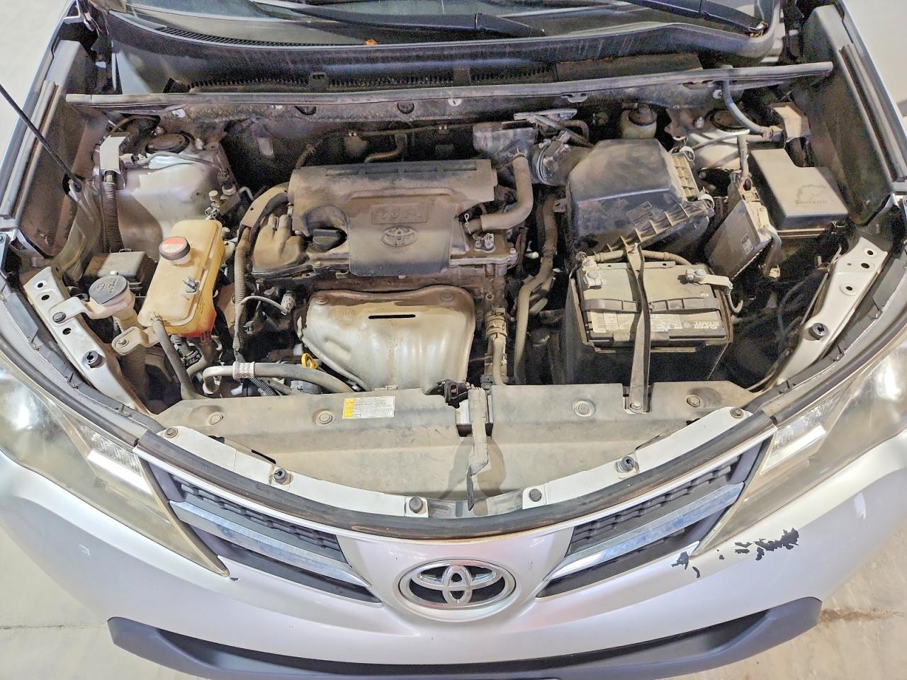 2015 Toyota Rav4 Le Silver vin: JTMBFREV5FJ037158
