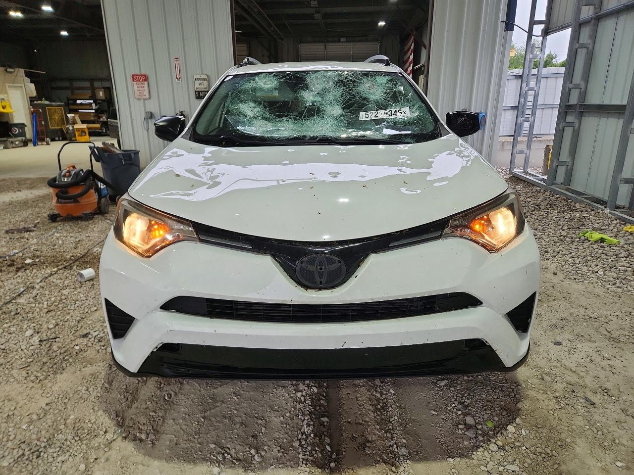2016 Toyota Rav4 Le White vin: JTMBFREV5GD190297