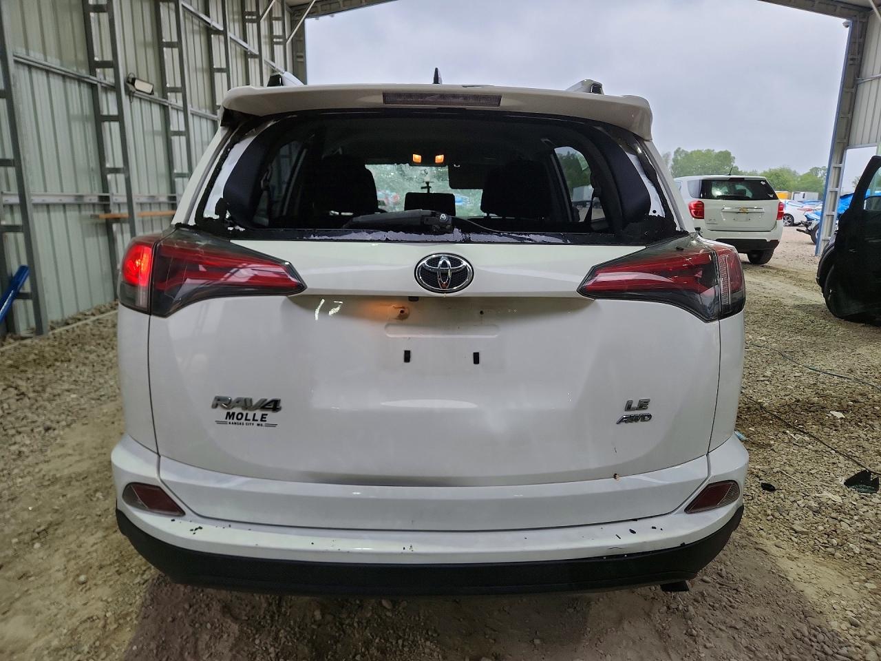 2016 Toyota Rav4 Le White vin: JTMBFREV5GD190297