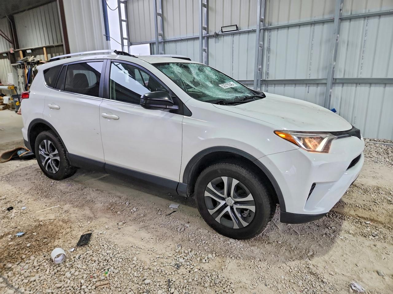 2016 Toyota Rav4 Le White vin: JTMBFREV5GD190297