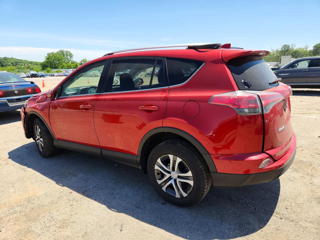 2016 Toyota Rav4 Le Красный vin: JTMBFREV5GJ068265