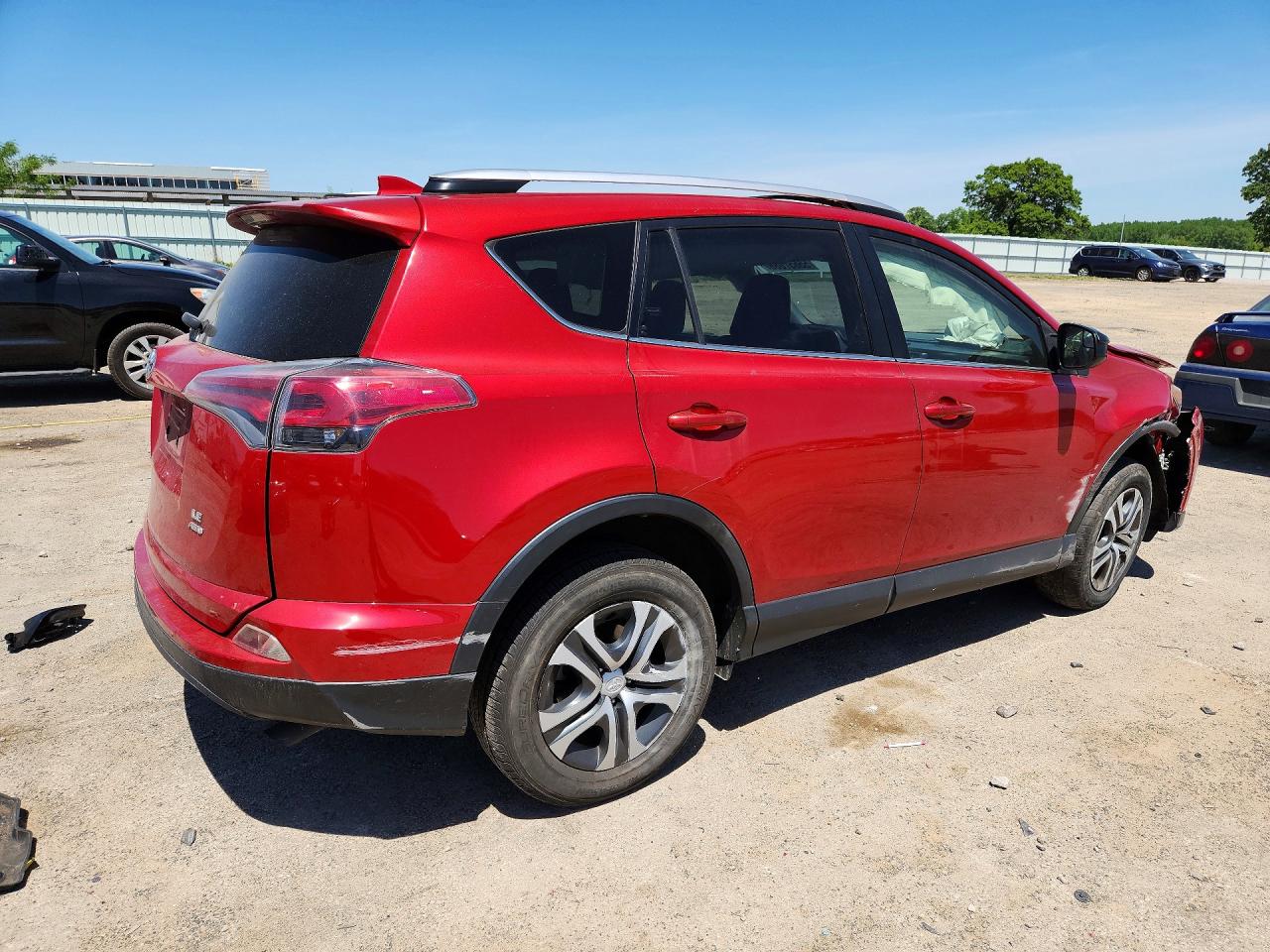 2016 Toyota Rav4 Le Красный vin: JTMBFREV5GJ068265