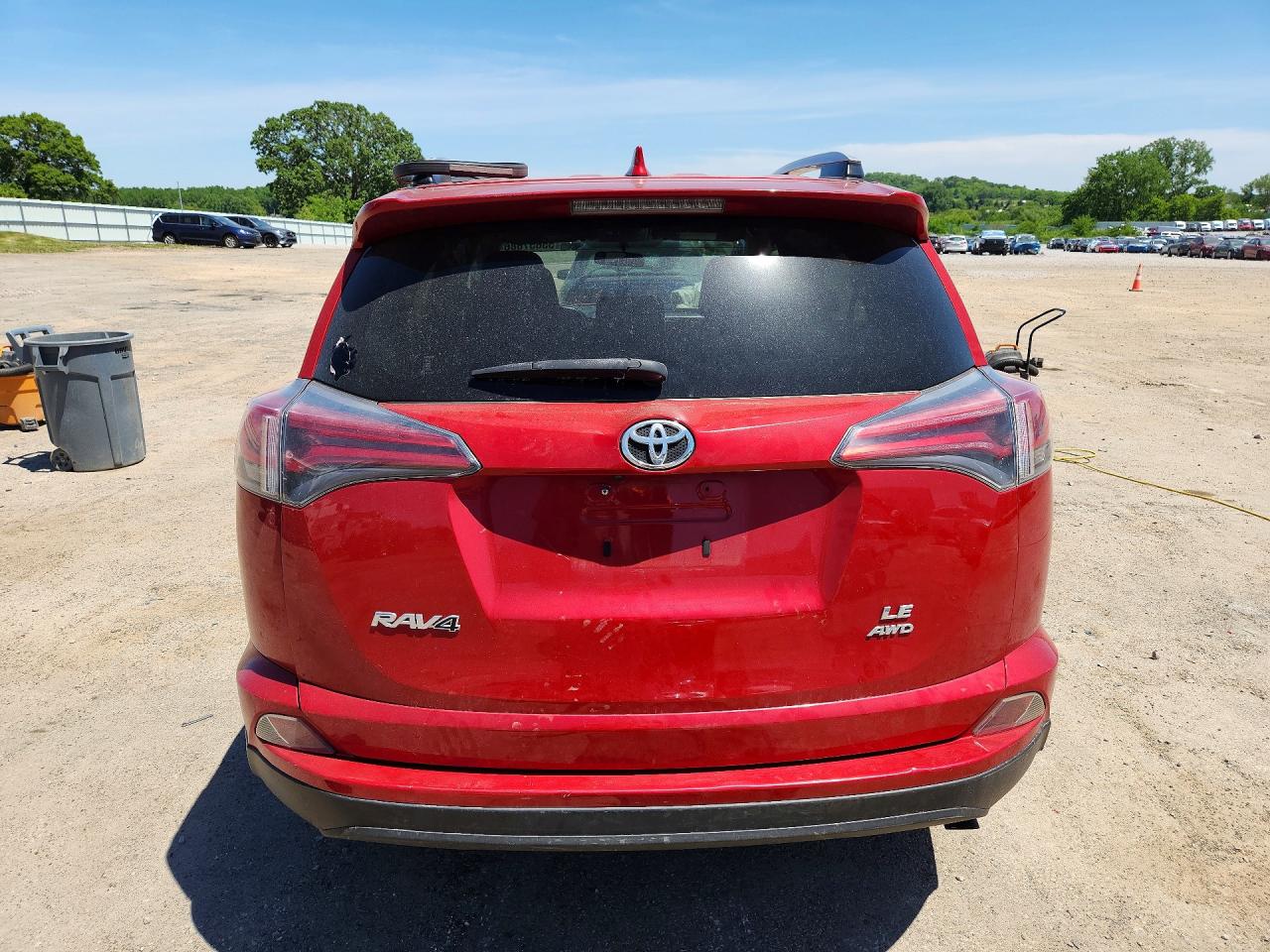2016 Toyota Rav4 Le Красный vin: JTMBFREV5GJ068265