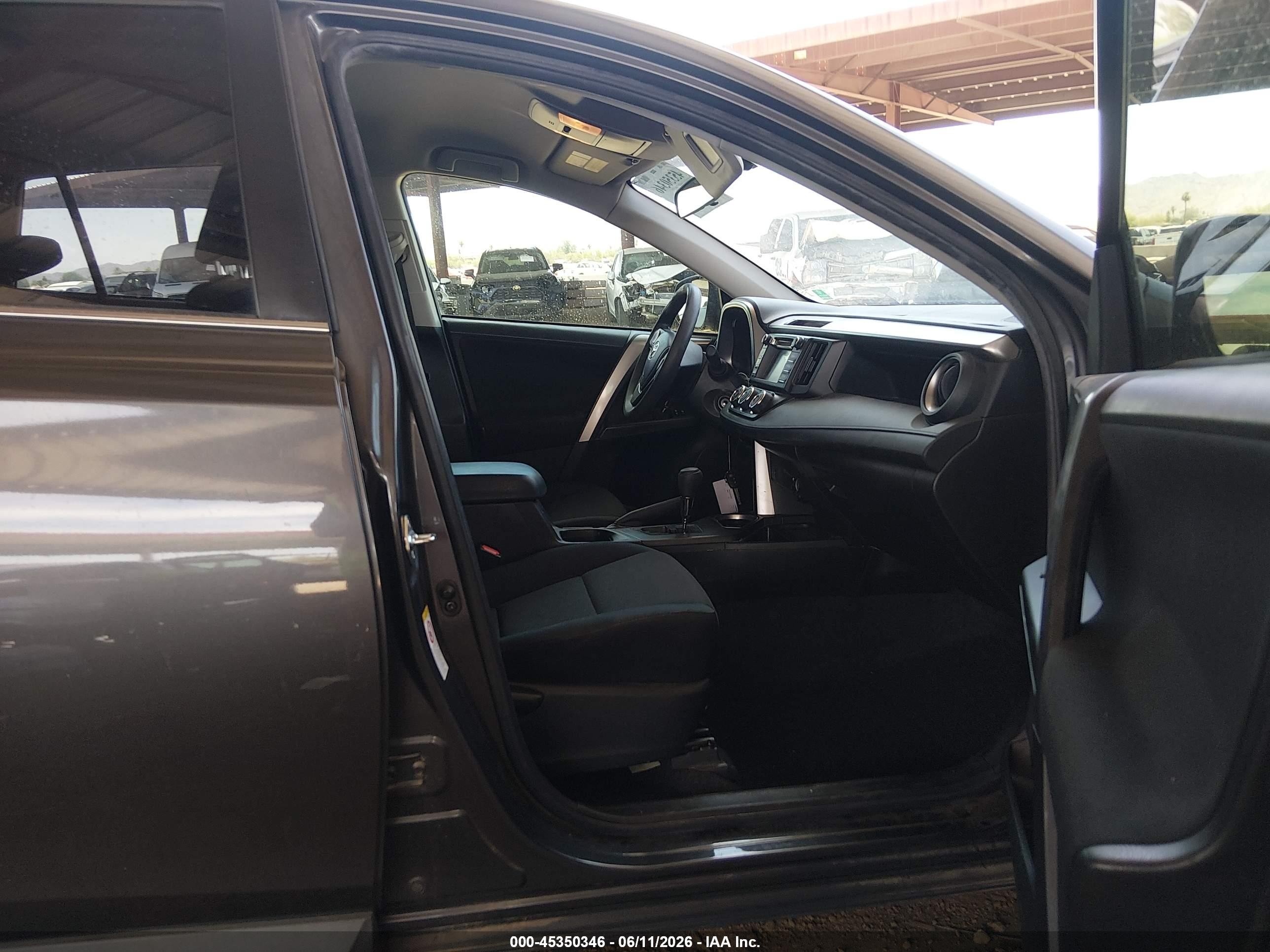 2016 Toyota Rav4 Le Gray vin: JTMBFREV5GJ088466