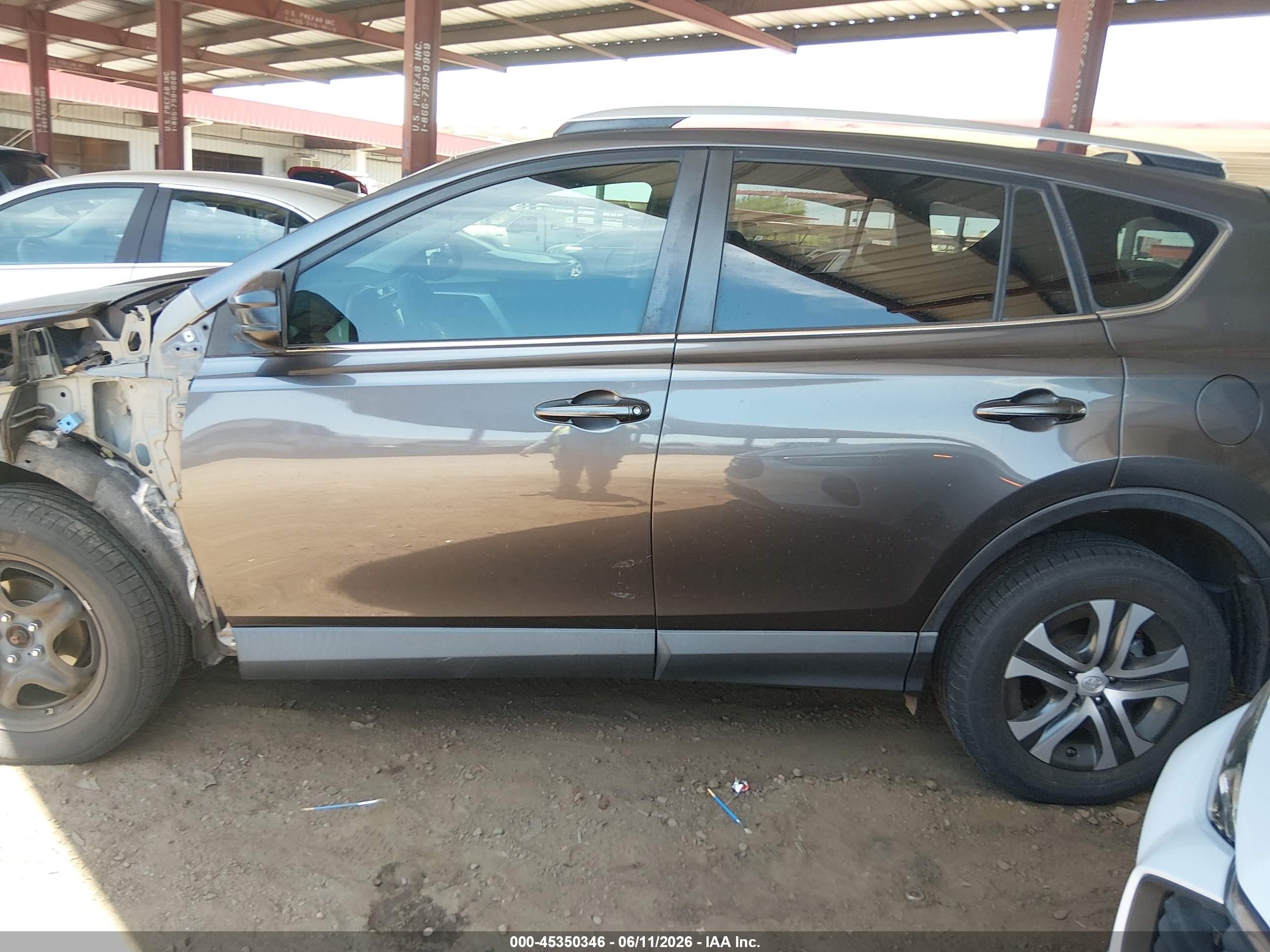 2016 Toyota Rav4 Le Gray vin: JTMBFREV5GJ088466