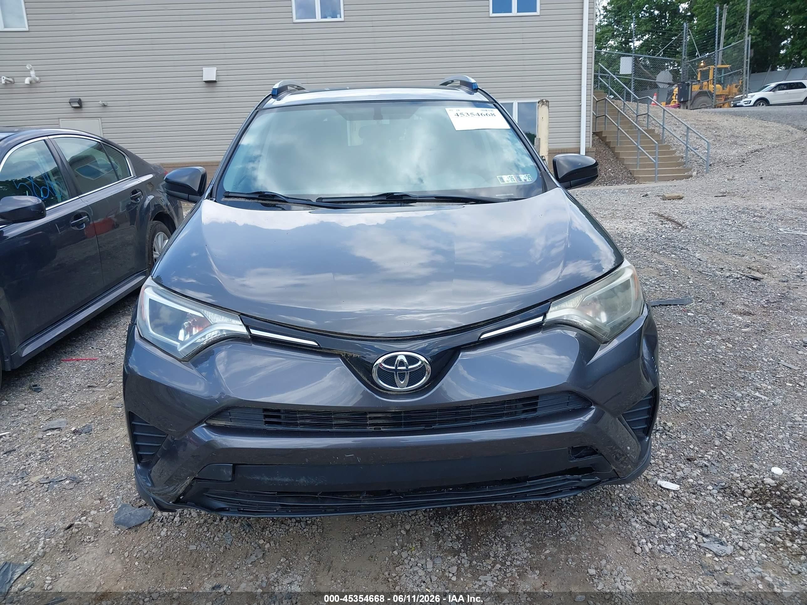 2016 Toyota Rav4 Le Серый vin: JTMBFREV5GJ092114