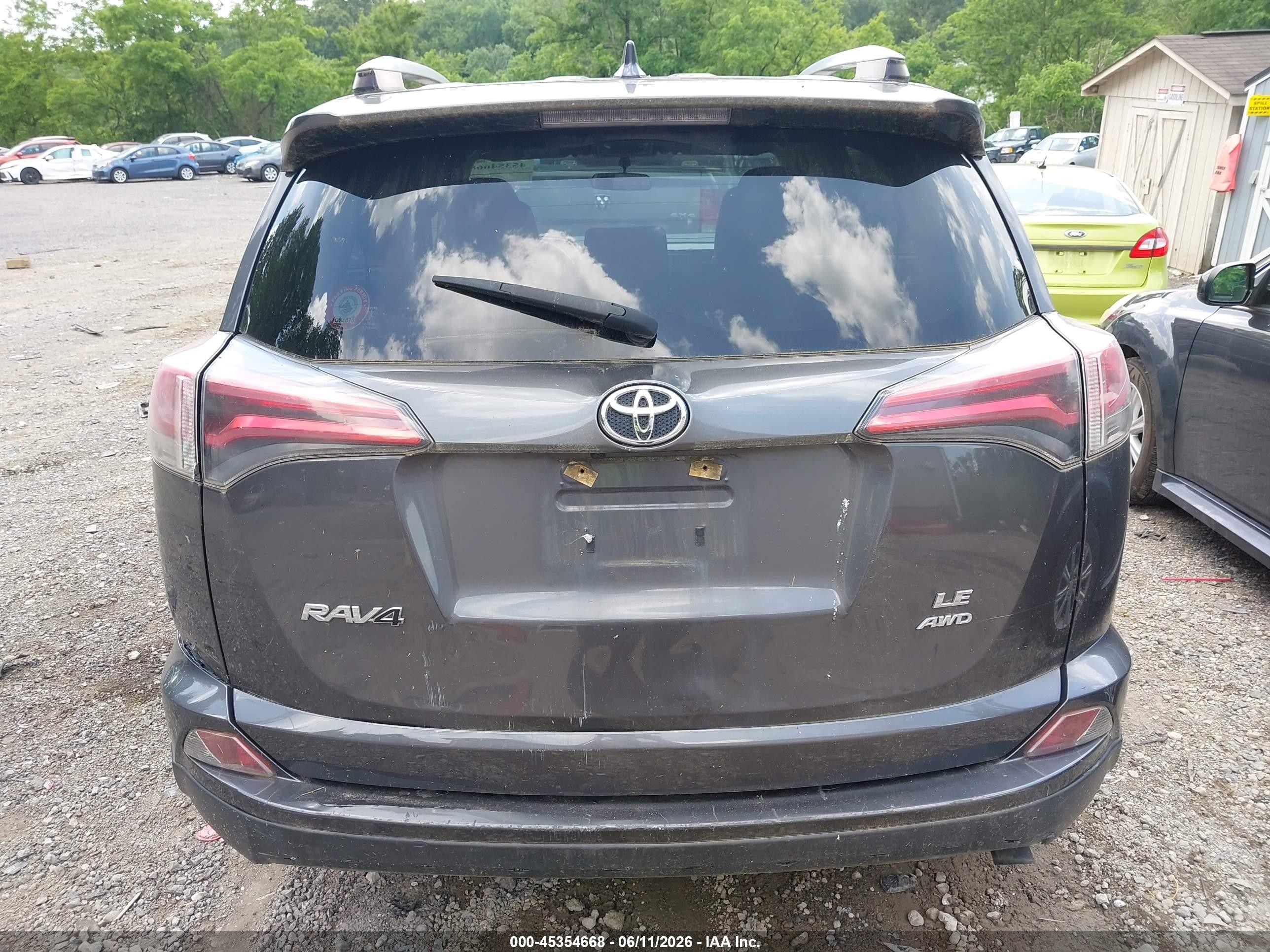 2016 Toyota Rav4 Le Серый vin: JTMBFREV5GJ092114