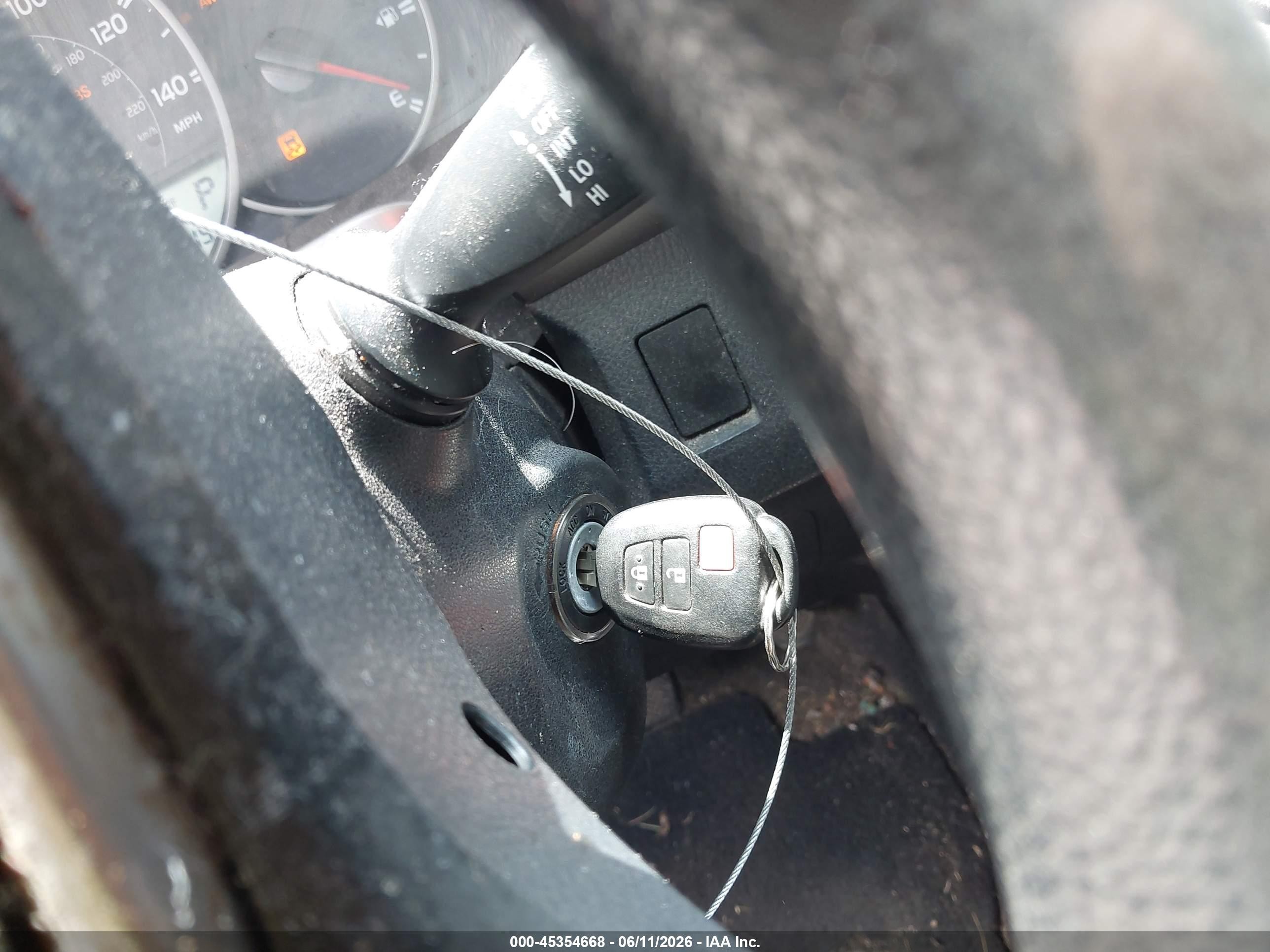 2016 Toyota Rav4 Le Серый vin: JTMBFREV5GJ092114
