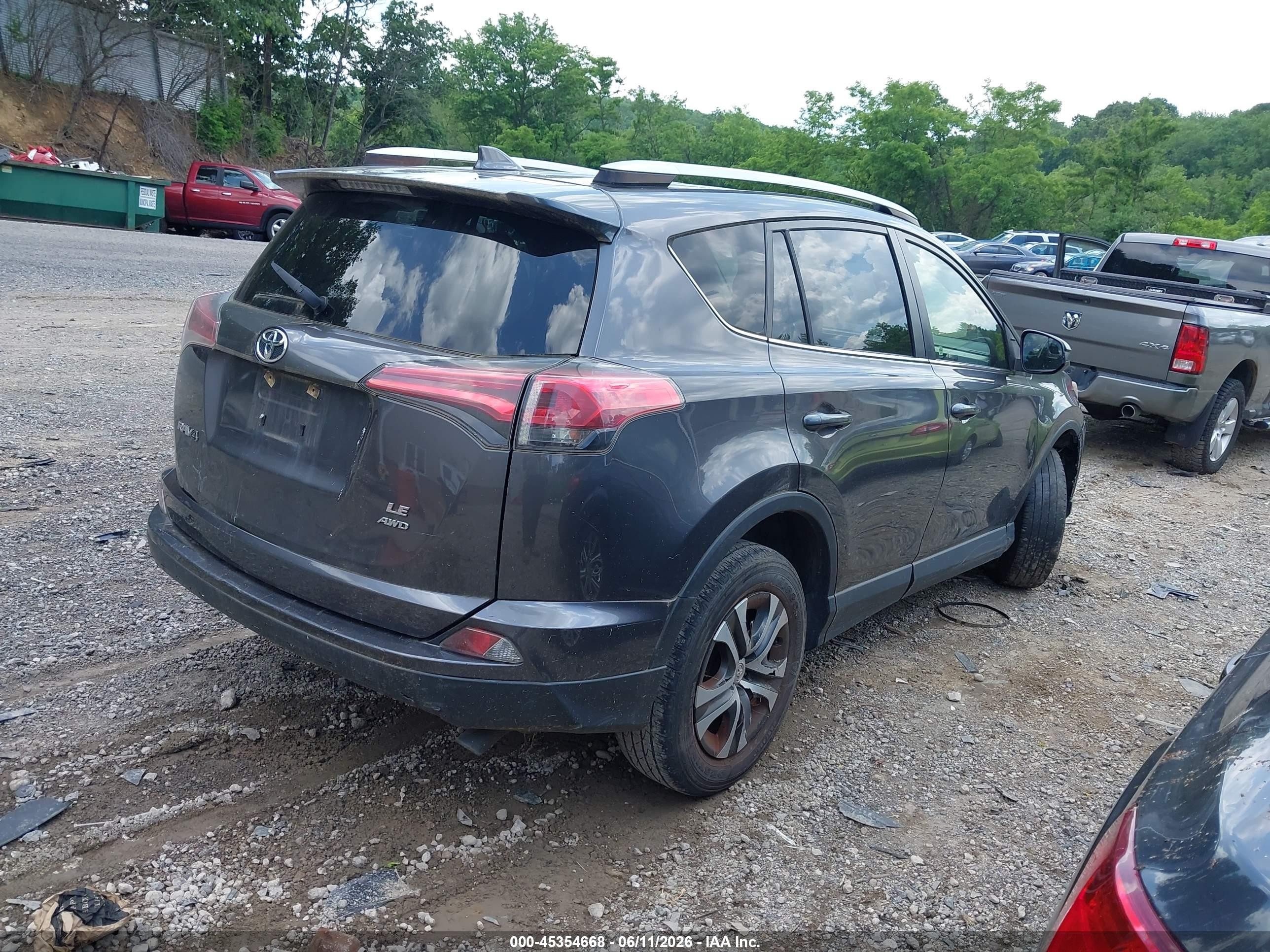 2016 Toyota Rav4 Le Серый vin: JTMBFREV5GJ092114