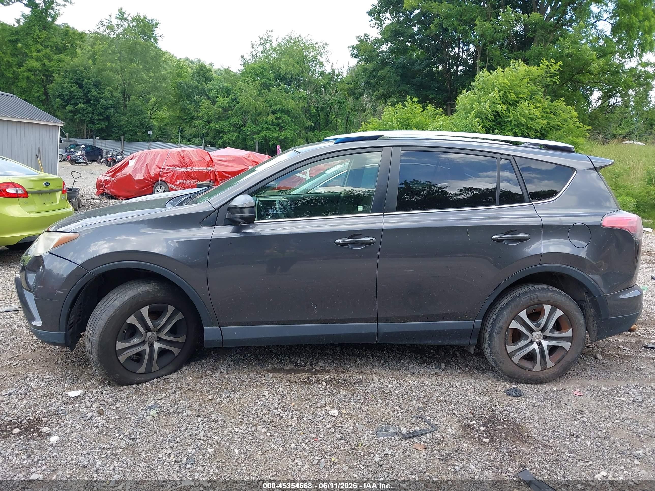 2016 Toyota Rav4 Le Серый vin: JTMBFREV5GJ092114
