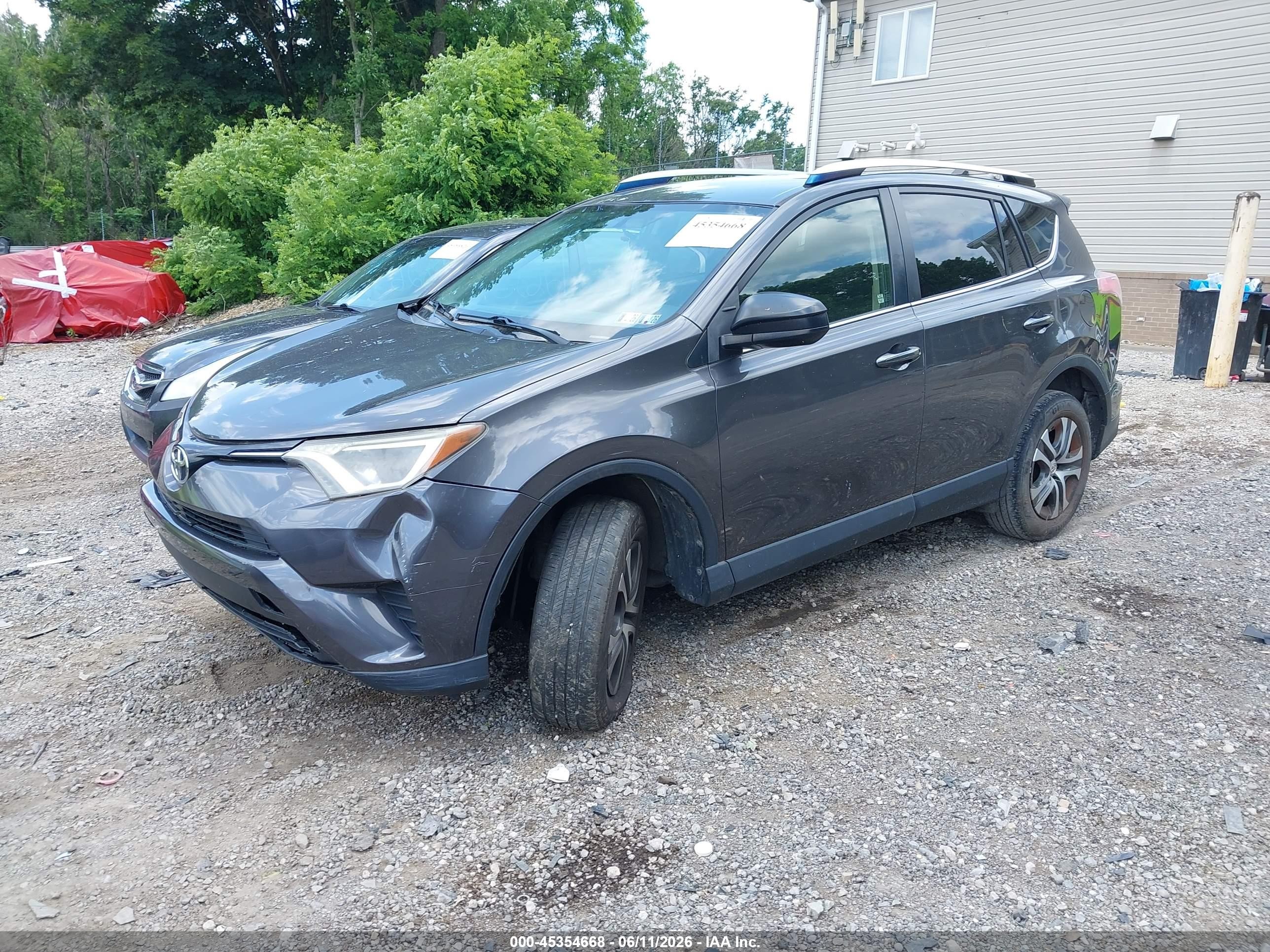 2016 Toyota Rav4 Le Серый vin: JTMBFREV5GJ092114