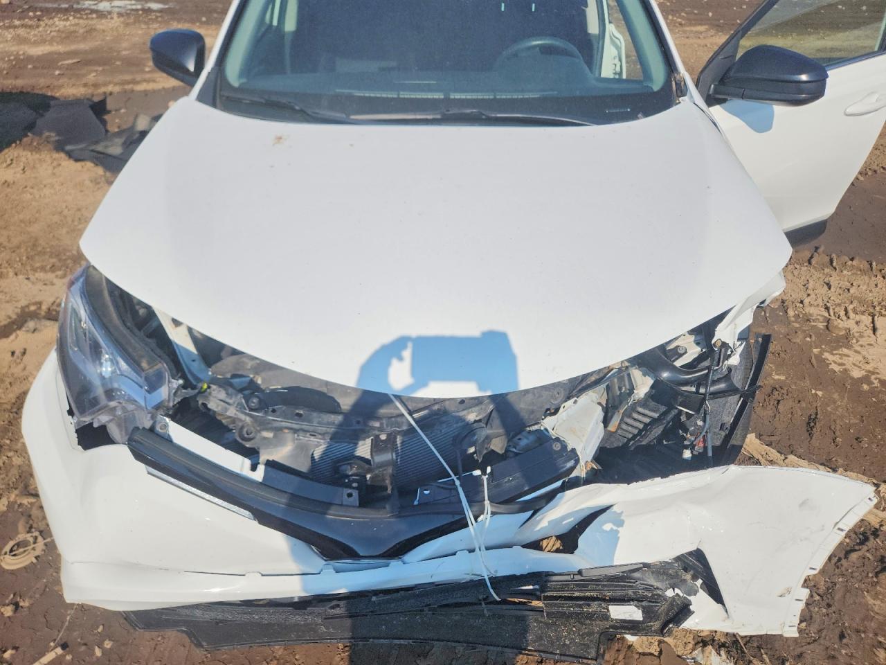 2017 Toyota Rav4 Le Белый vin: JTMBFREV5HJ107132