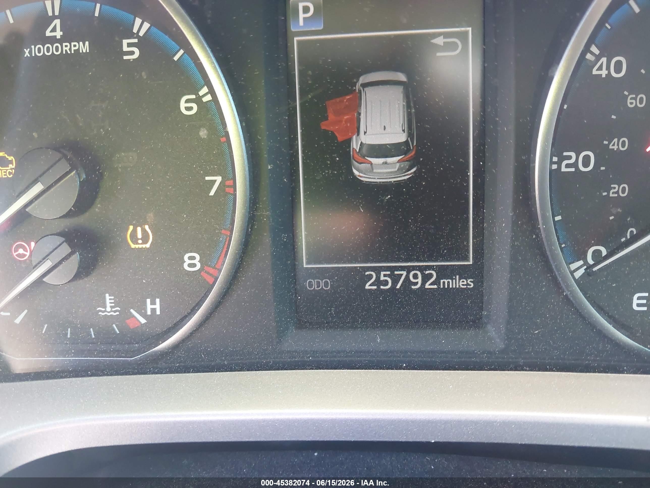 2018 Toyota Rav4 Le White vin: JTMBFREV5JJ746164