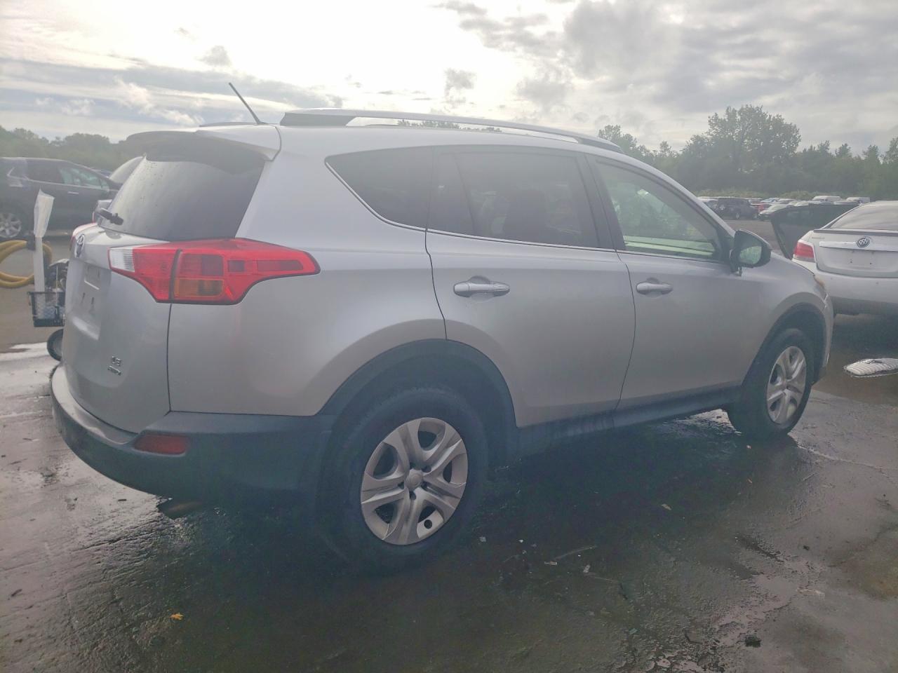2013 Toyota Rav4 Le Silver vin: JTMBFREV6D5014056