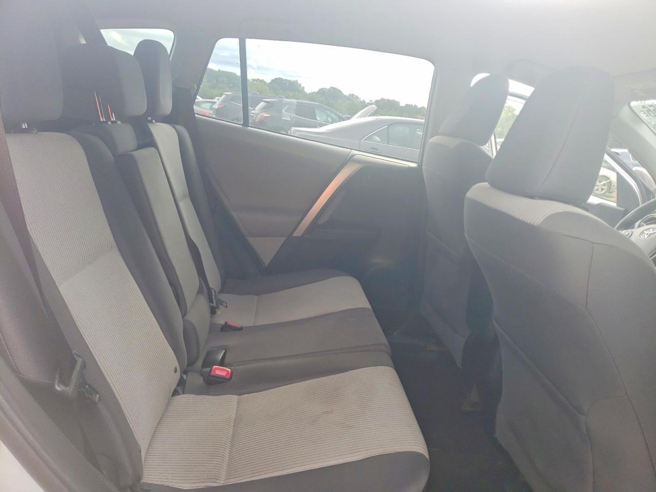 2013 Toyota Rav4 Le Silver vin: JTMBFREV6D5014056