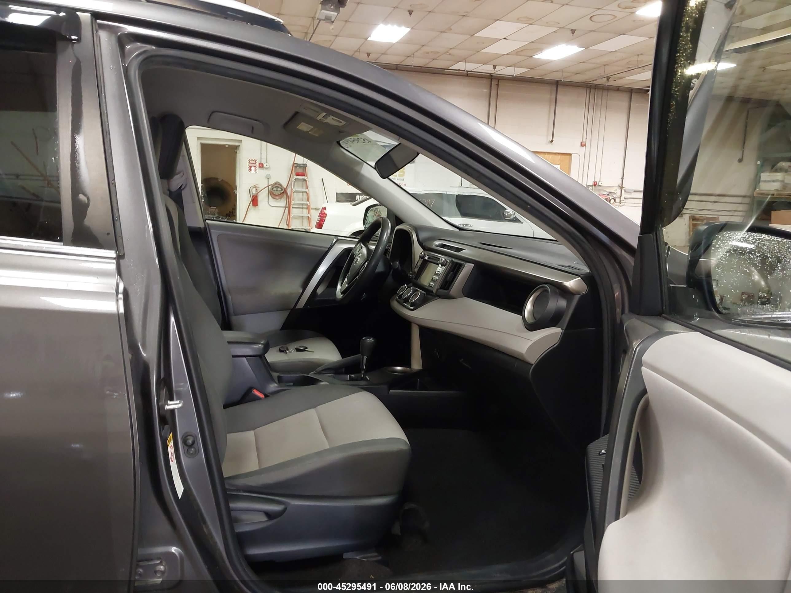 2013 Toyota Rav4 Le Серебряный vin: JTMBFREV6D5026563