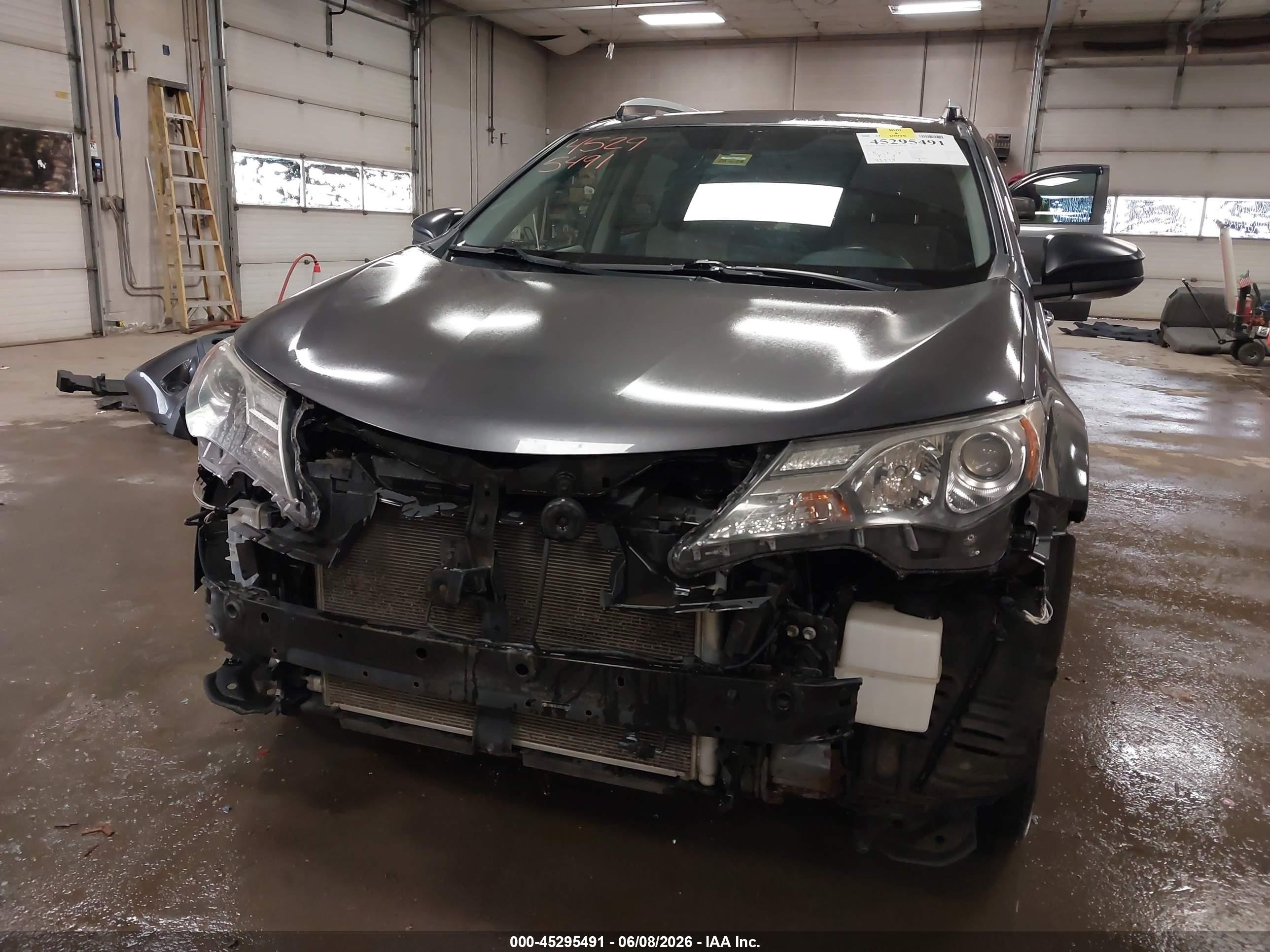 2013 Toyota Rav4 Le Серебряный vin: JTMBFREV6D5026563