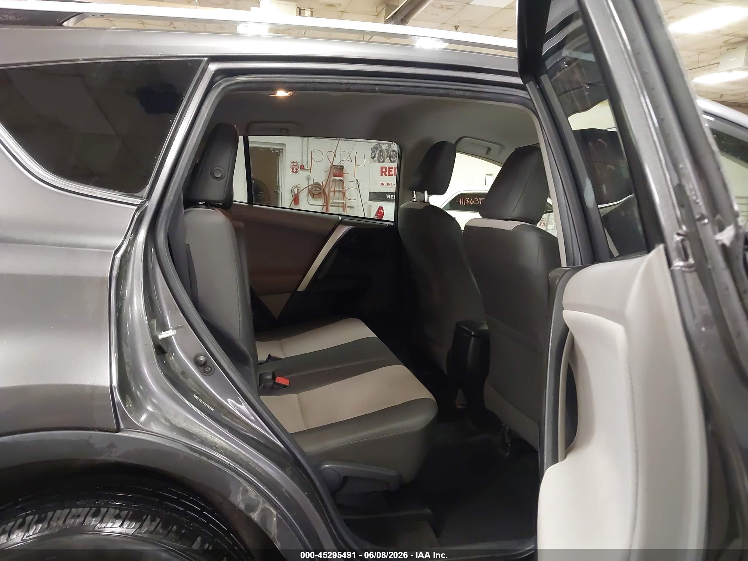 2013 Toyota Rav4 Le Серебряный vin: JTMBFREV6D5026563