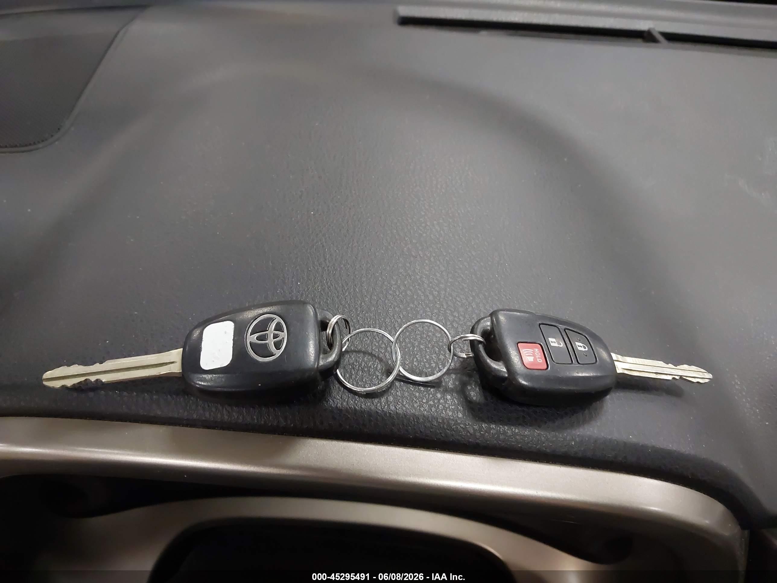 2013 Toyota Rav4 Le Серебряный vin: JTMBFREV6D5026563