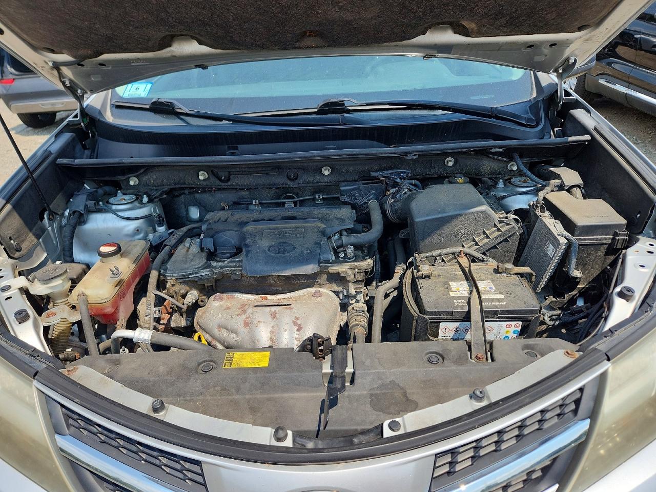 2014 Toyota Rav4 Le Silver vin: JTMBFREV6EJ003549