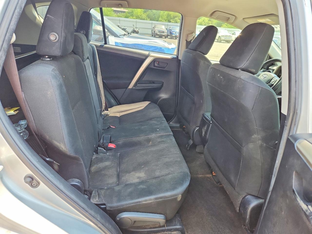 2014 Toyota Rav4 Le Silver vin: JTMBFREV6EJ003549