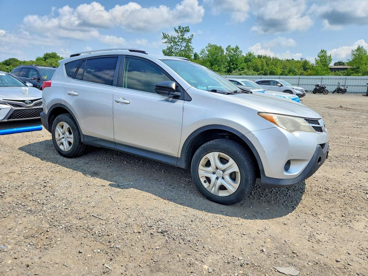 2014 Toyota Rav4 Le Silver vin: JTMBFREV6EJ003549