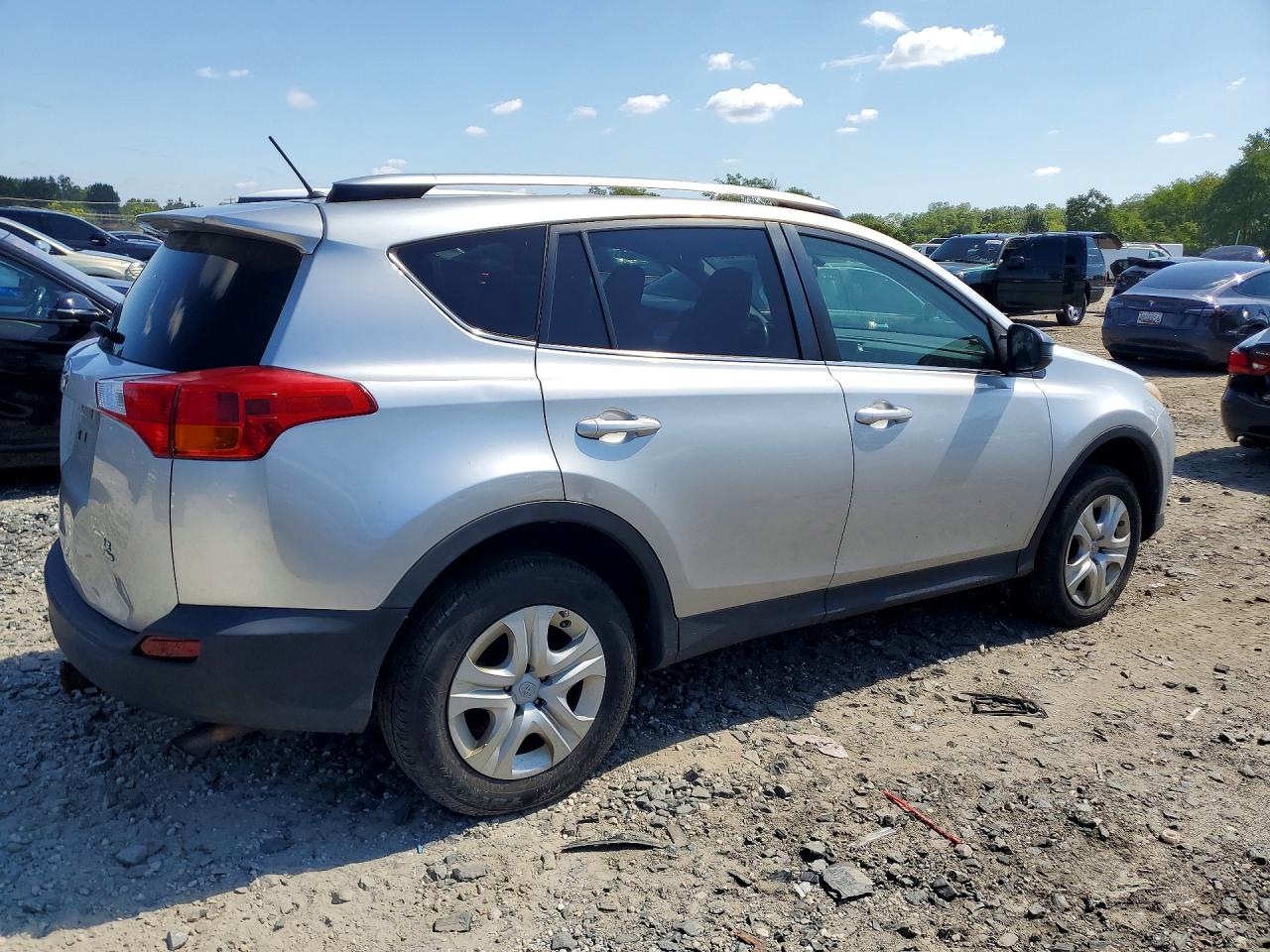 2014 Toyota Rav4 Le Silver vin: JTMBFREV6EJ003549