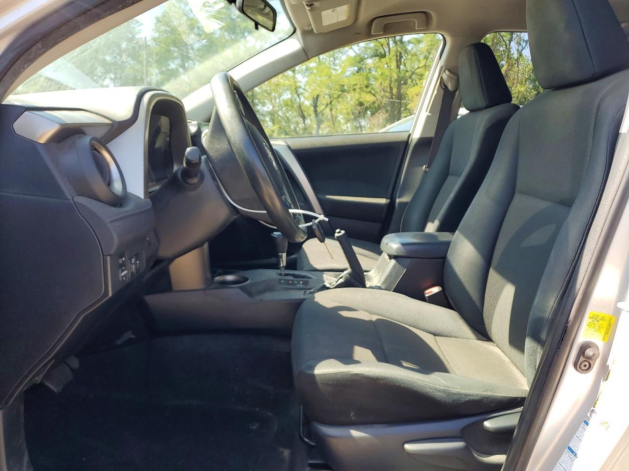 2014 Toyota Rav4 Le Silver vin: JTMBFREV6EJ003549