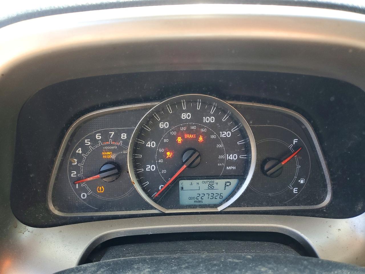 2014 Toyota Rav4 Le Silver vin: JTMBFREV6EJ003549