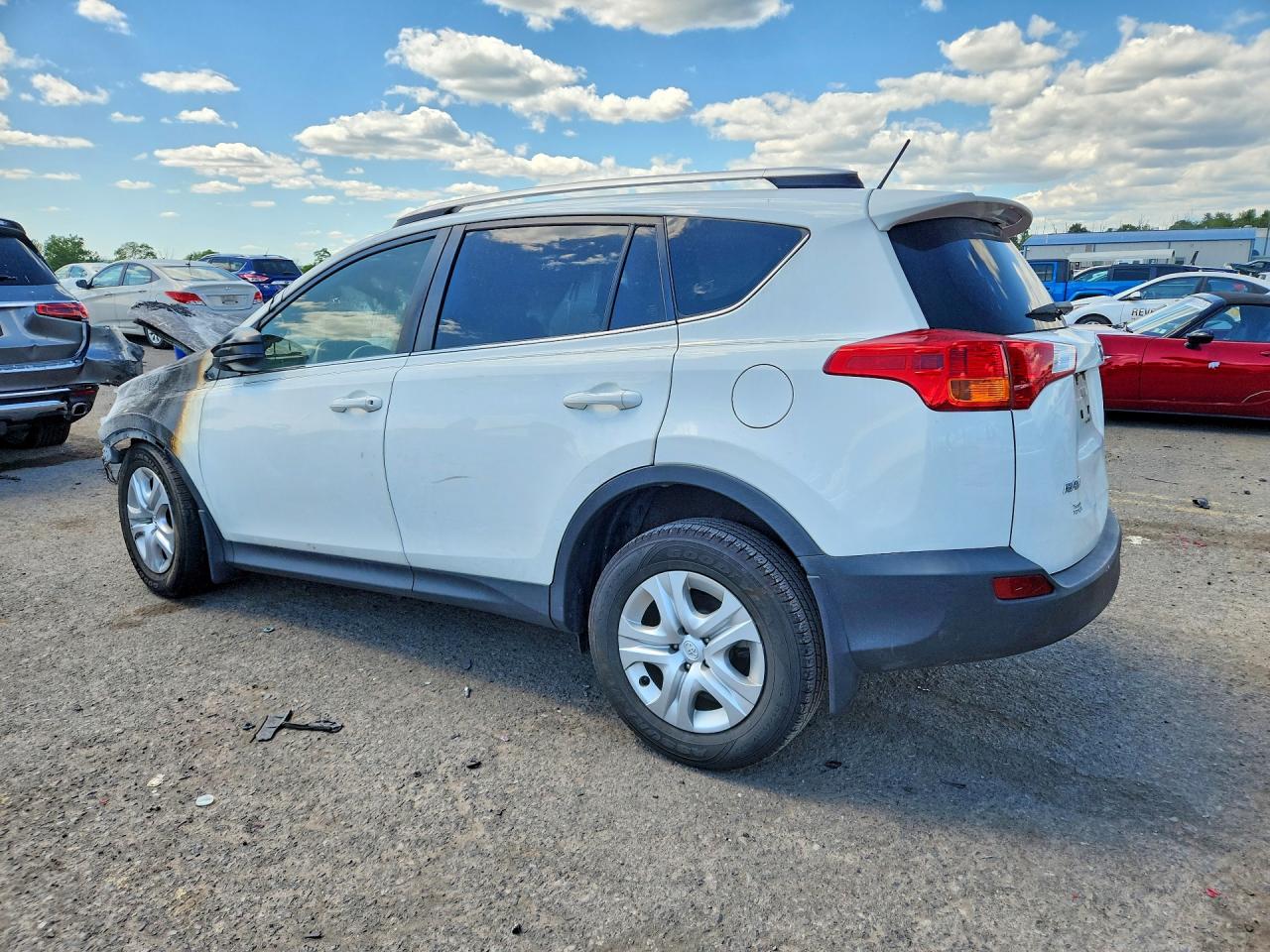 2014 Toyota Rav4 Le White vin: JTMBFREV6EJ010159