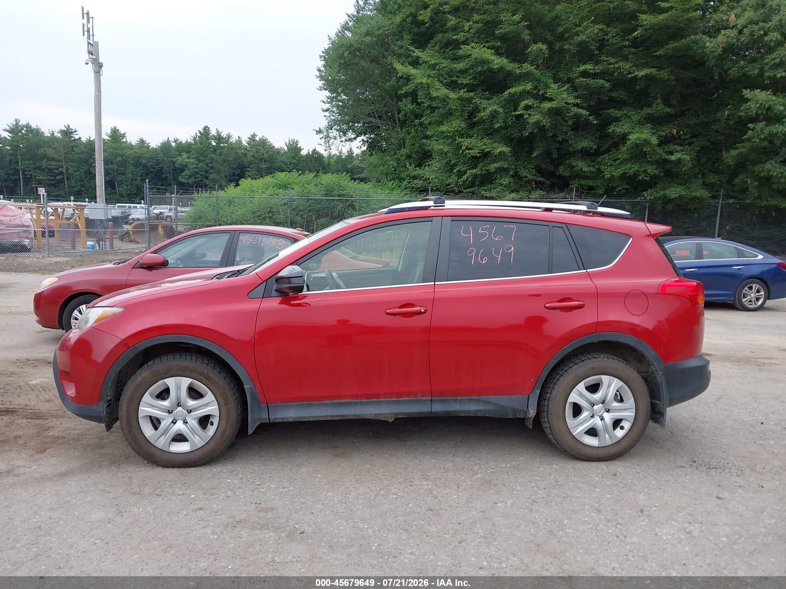 2015 Toyota Rav4 Le Red vin: JTMBFREV6FD108379