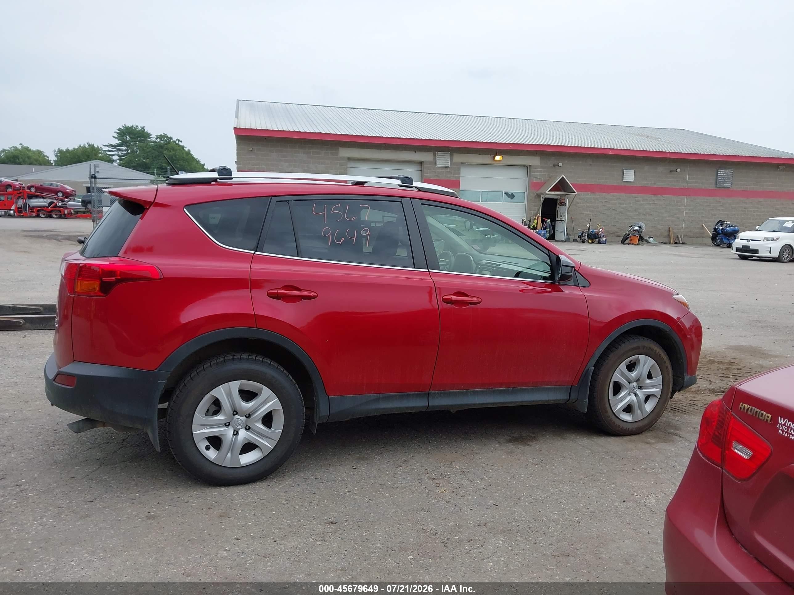 2015 Toyota Rav4 Le Red vin: JTMBFREV6FD108379