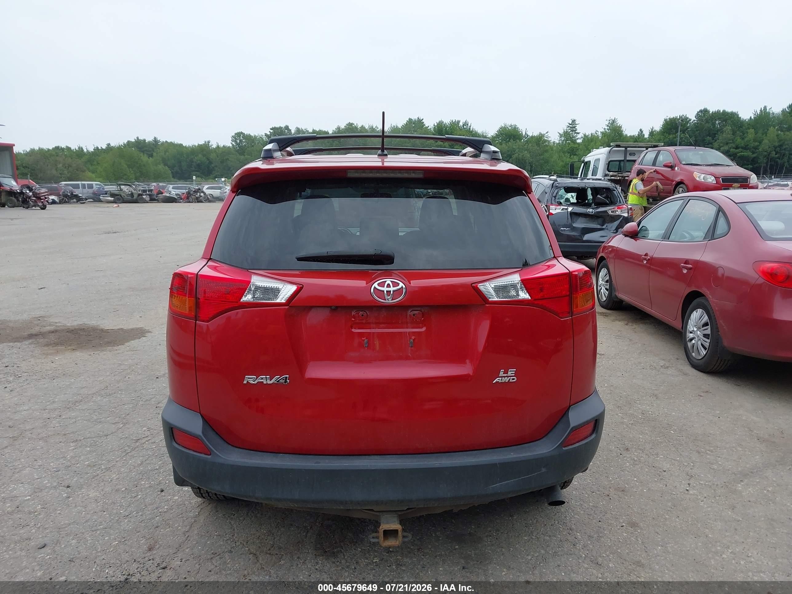2015 Toyota Rav4 Le Red vin: JTMBFREV6FD108379