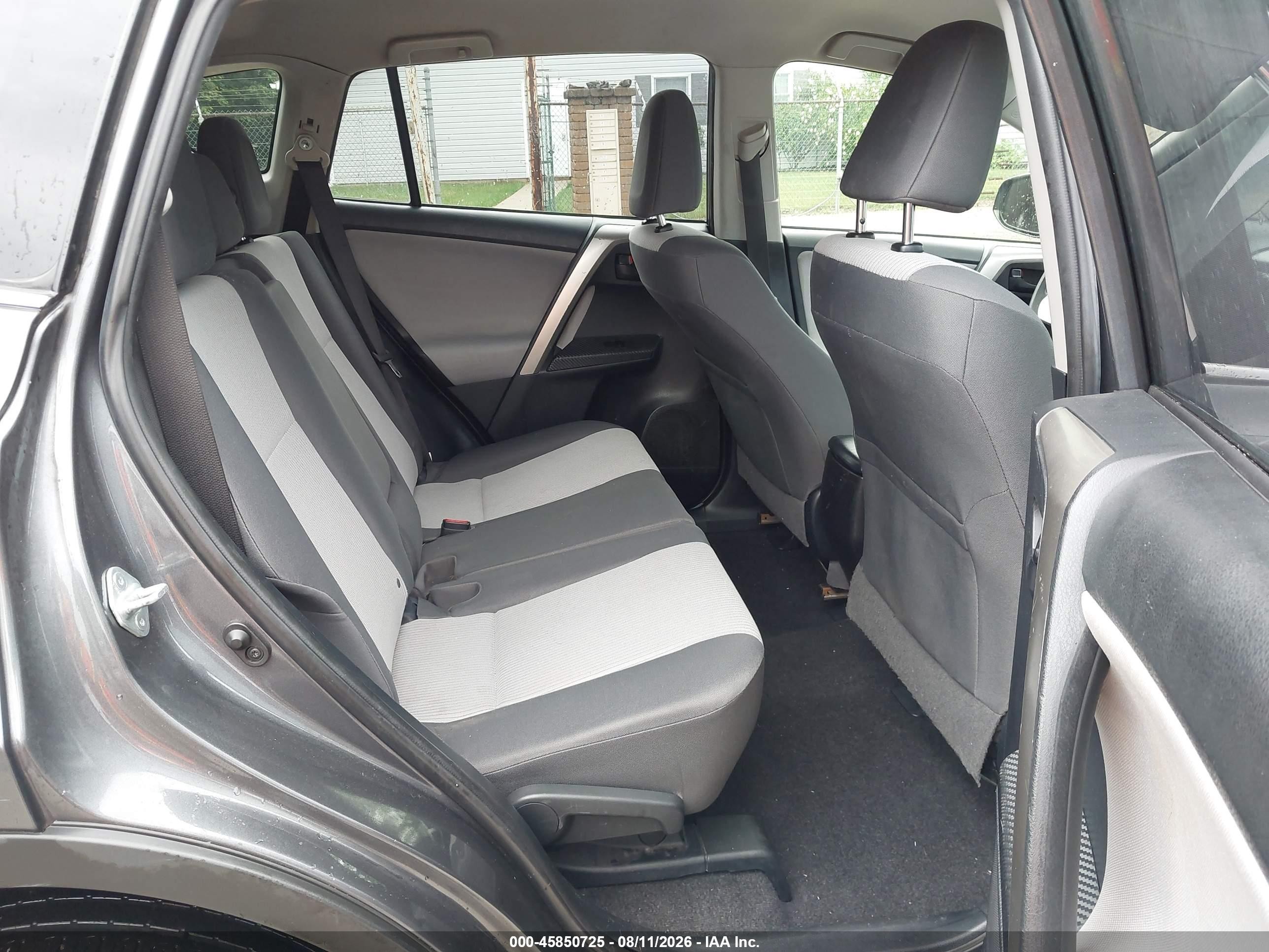 2015 Toyota Rav4 Le Gray vin: JTMBFREV6FD119060