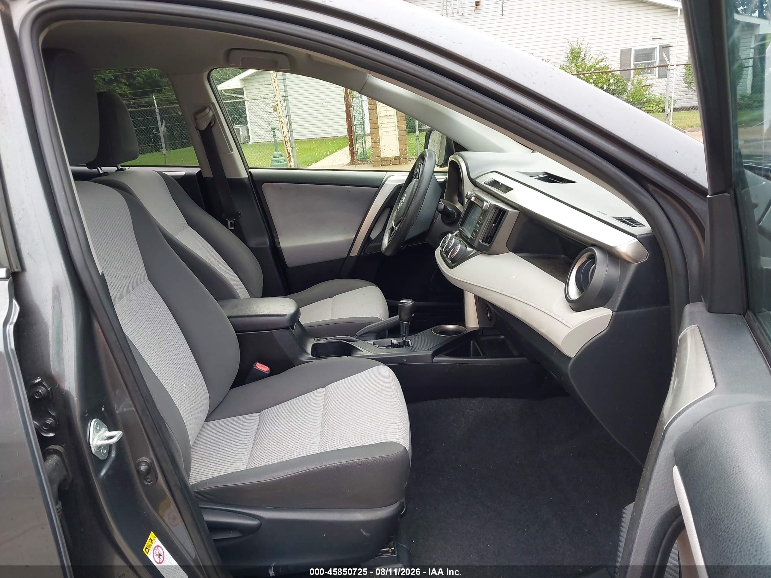 2015 Toyota Rav4 Le Gray vin: JTMBFREV6FD119060