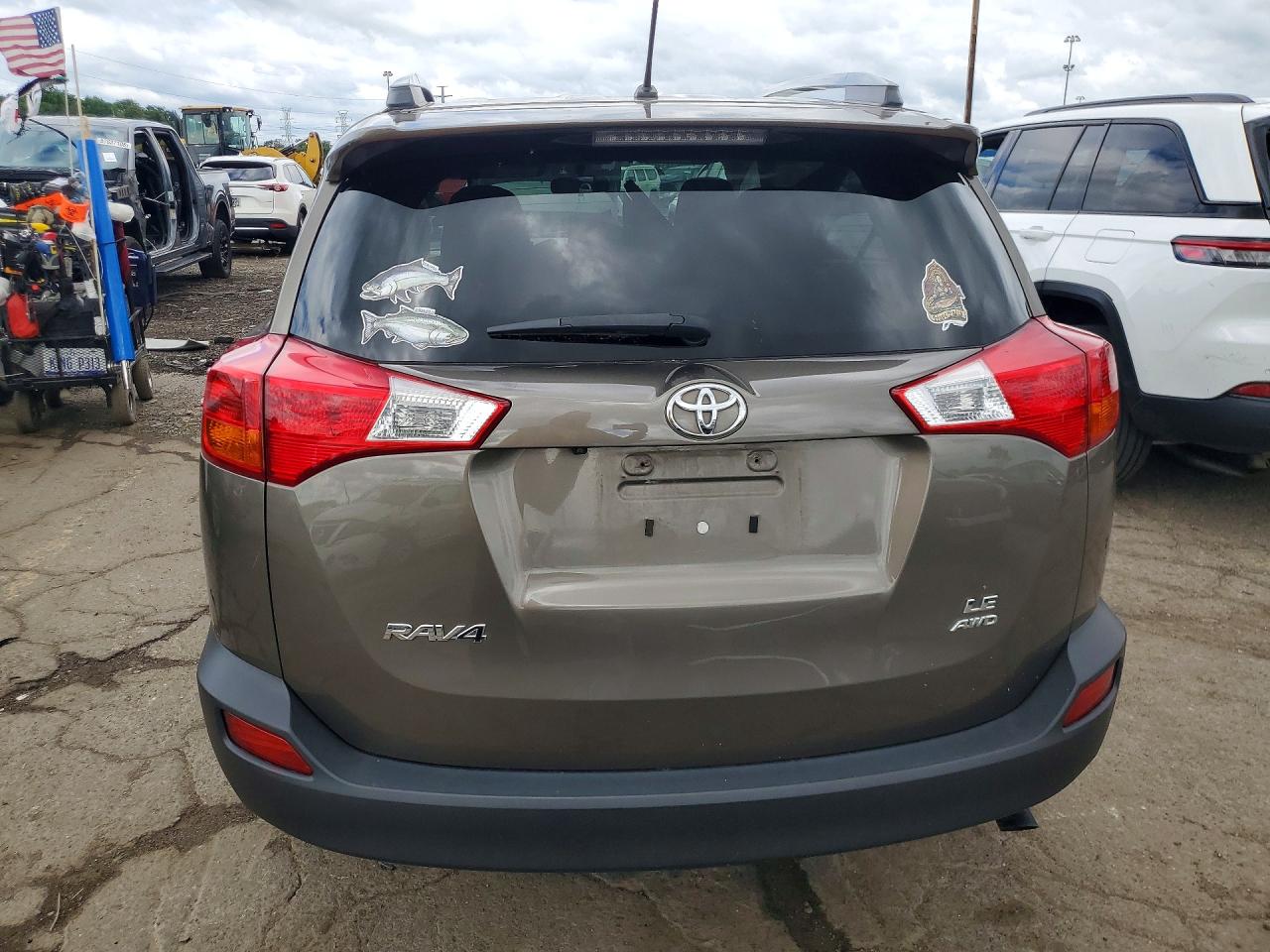 2015 Toyota Rav4 Le Brown vin: JTMBFREV6FD132715