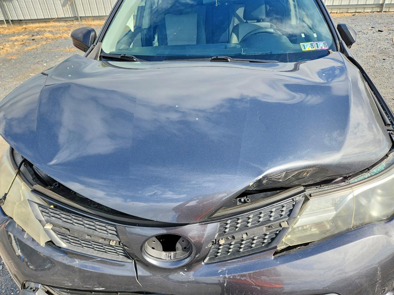2015 Toyota Rav4 Le Gray vin: JTMBFREV6FD134691