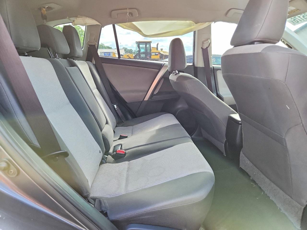 2015 Toyota Rav4 Le Gray vin: JTMBFREV6FD134691