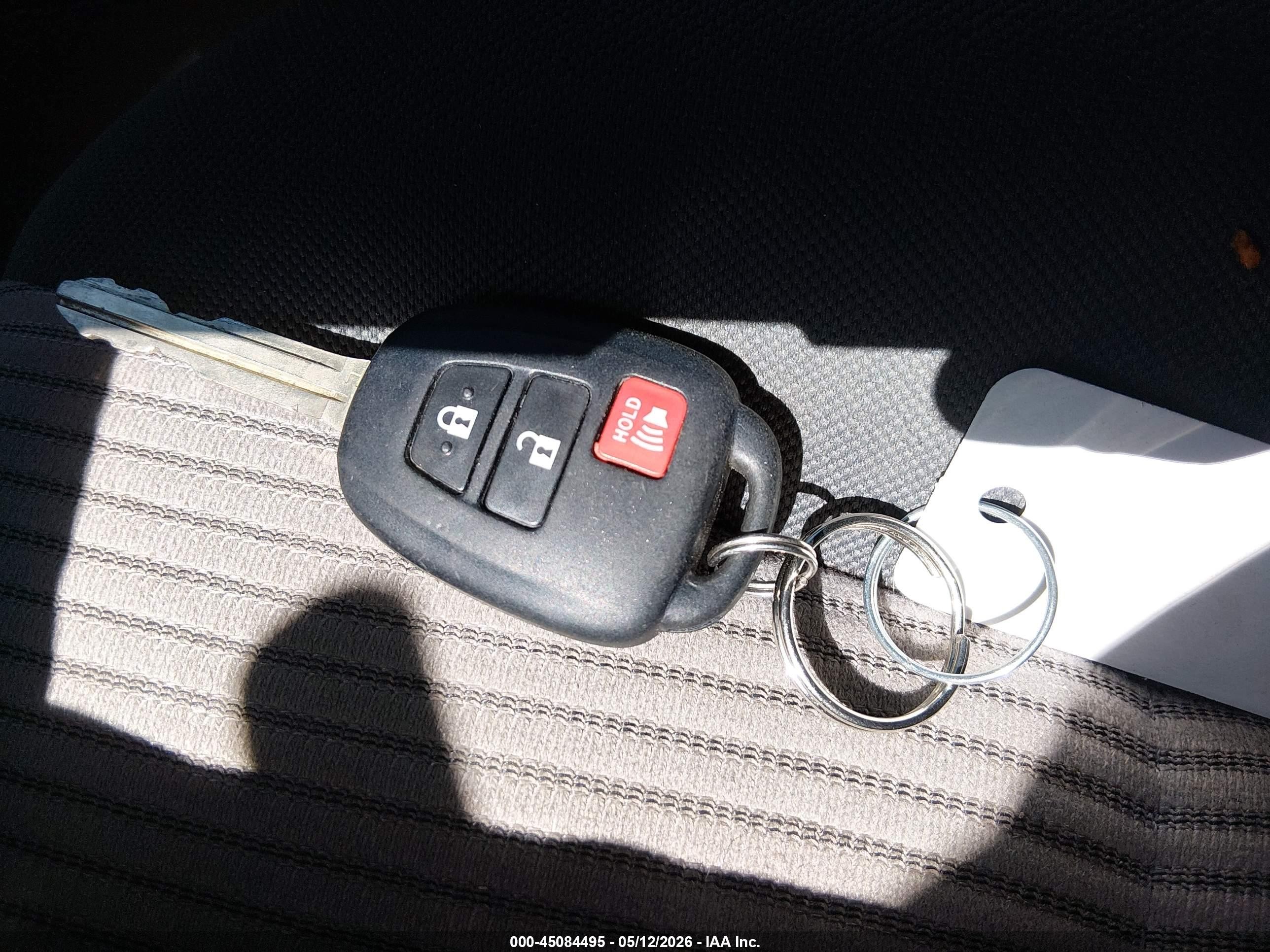 2015 Toyota Rav4 Le Black vin: JTMBFREV6FD137929