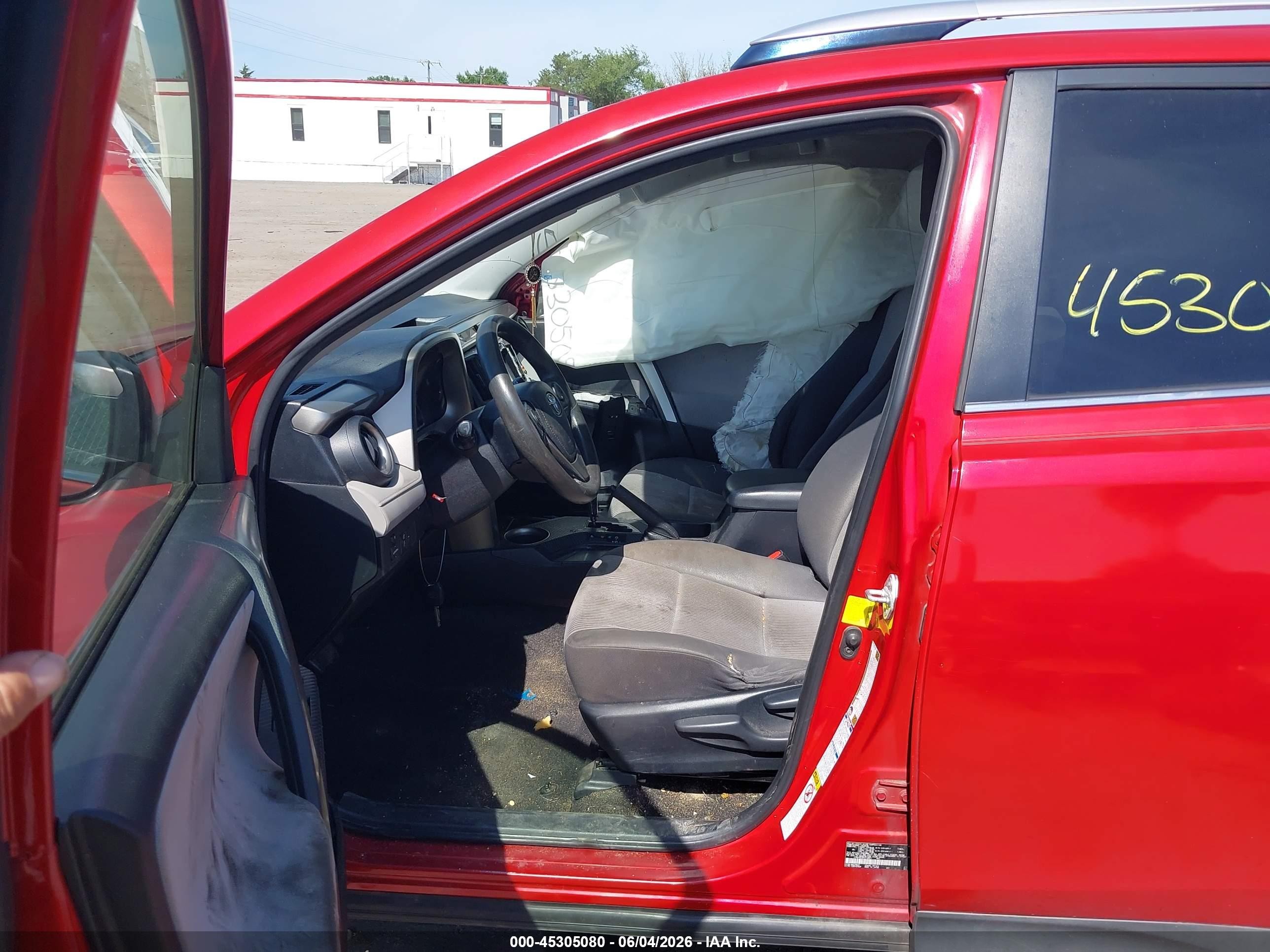 2015 Toyota Rav4 Le Red vin: JTMBFREV6FD168811